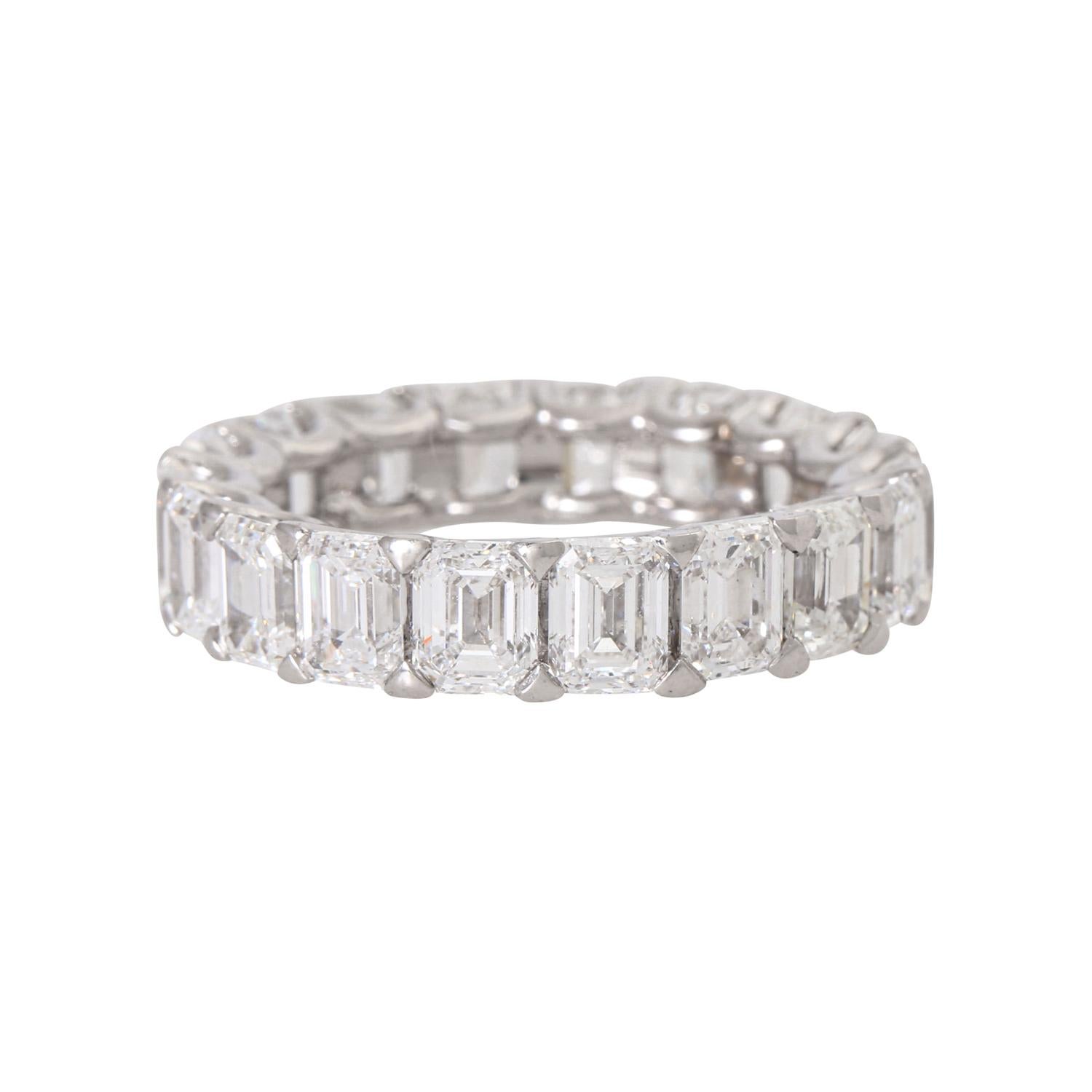 Grav. approx. Feing white/ if flawless, pdwg 18k, 6.7g, RW: 57, 21st century, as good as new.

 Eternity Ring with Emerald Cut Diamond approx. 9.42ct, engraved approx. RW g/ IF, Palladium White Gold 18k, 6.6g, Ring Size 57, 21st Century, Mint