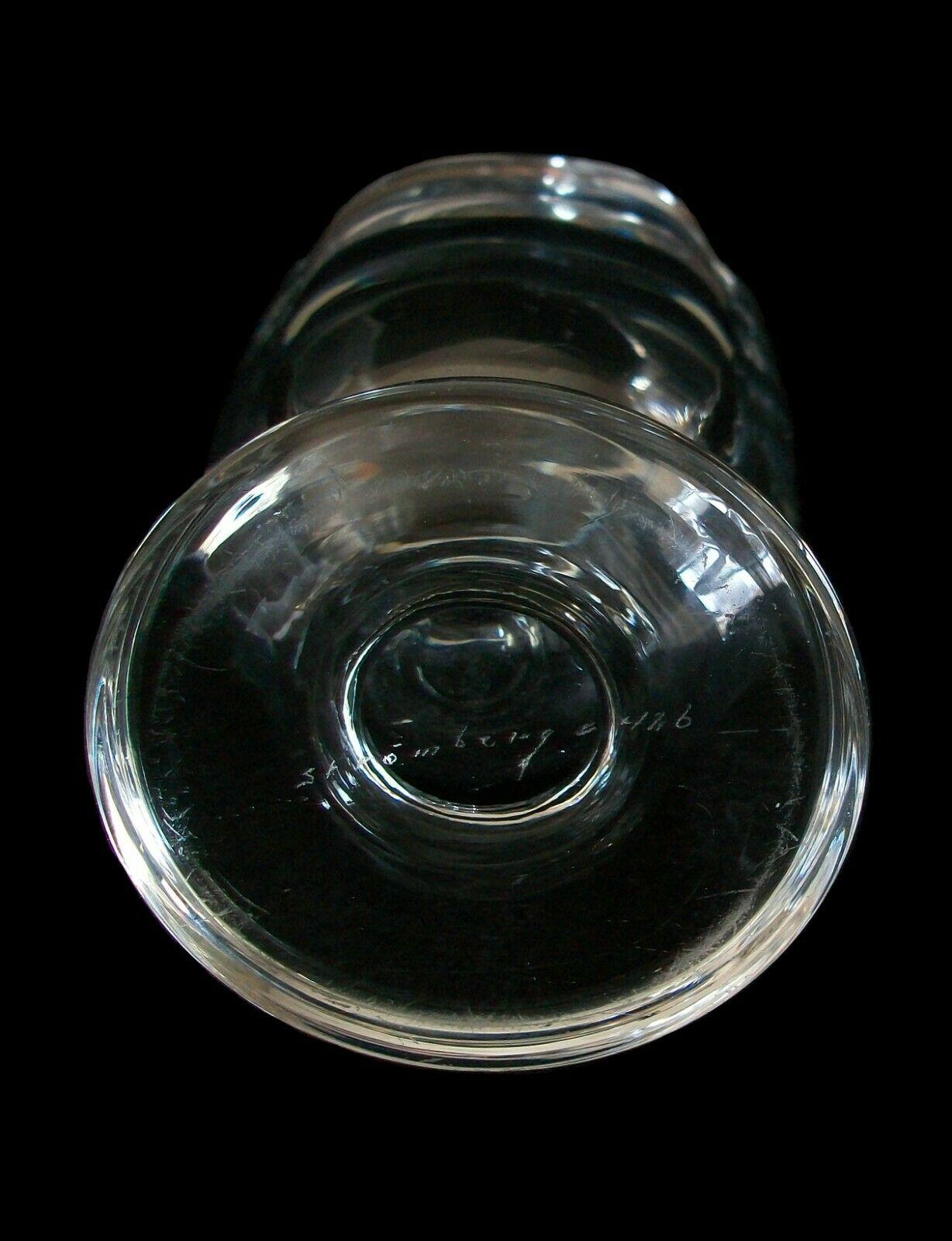 Strömberg Glas - Moderne Kristallvase aus der Jahrhundertmitte, signiert, Schweden, um 1950 im Angebot 1