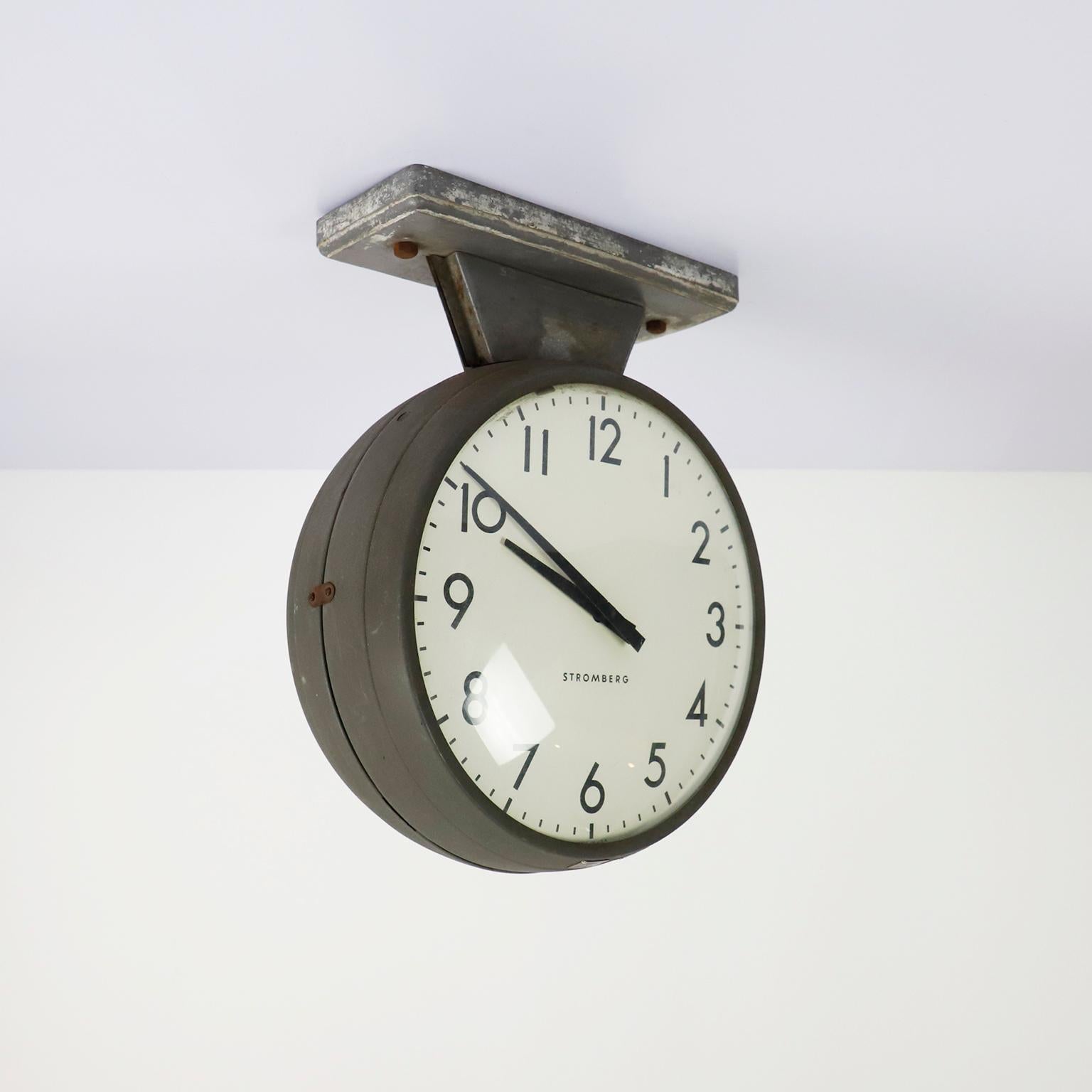 Circa 1940, we offer this Stromberg Industrial two side clockcounter. Great vintage conditions.