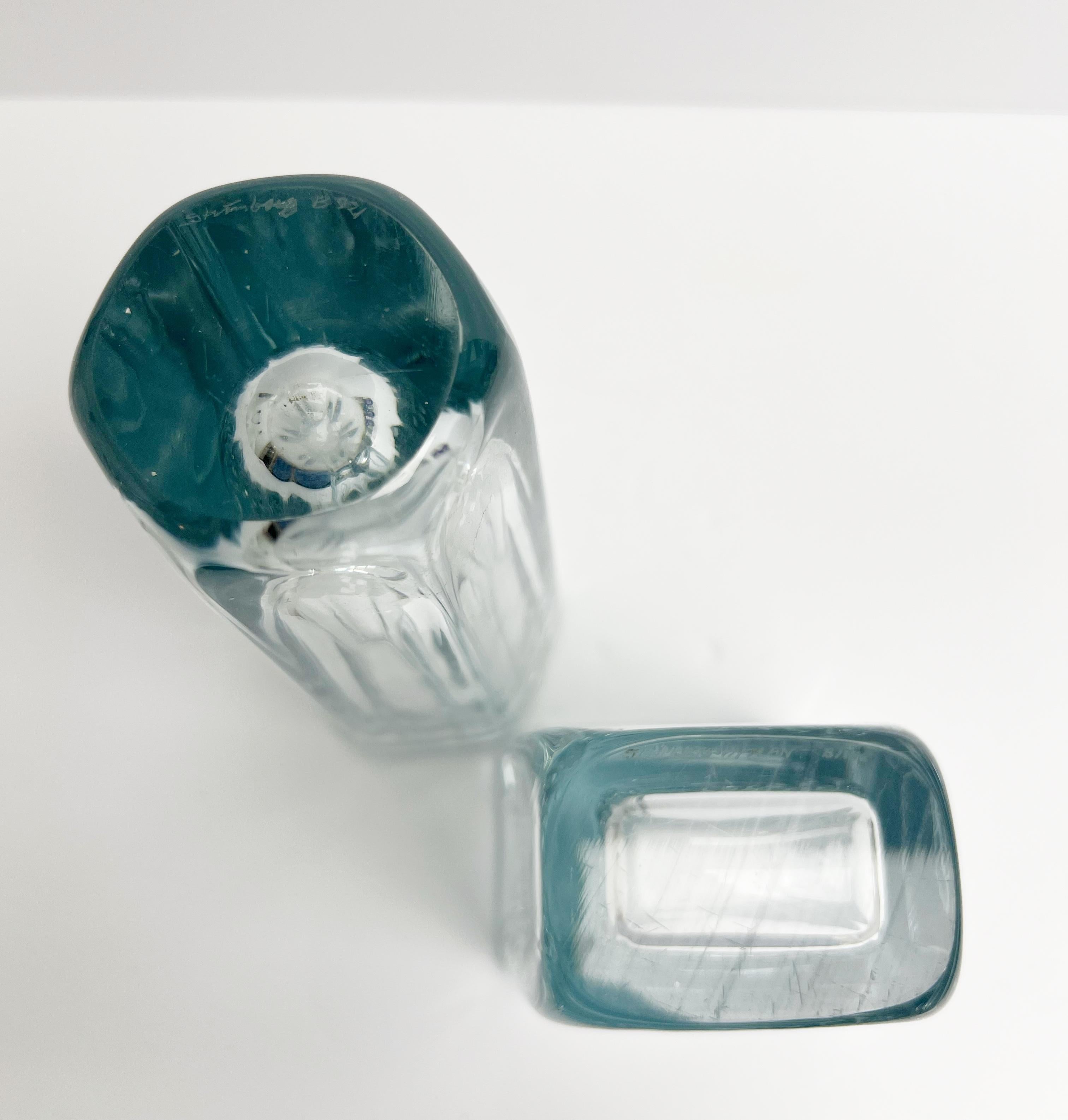 Milieu du XXe siècle Stromberg paire de vases épais en verre d'art suédois des années 1960 en vente