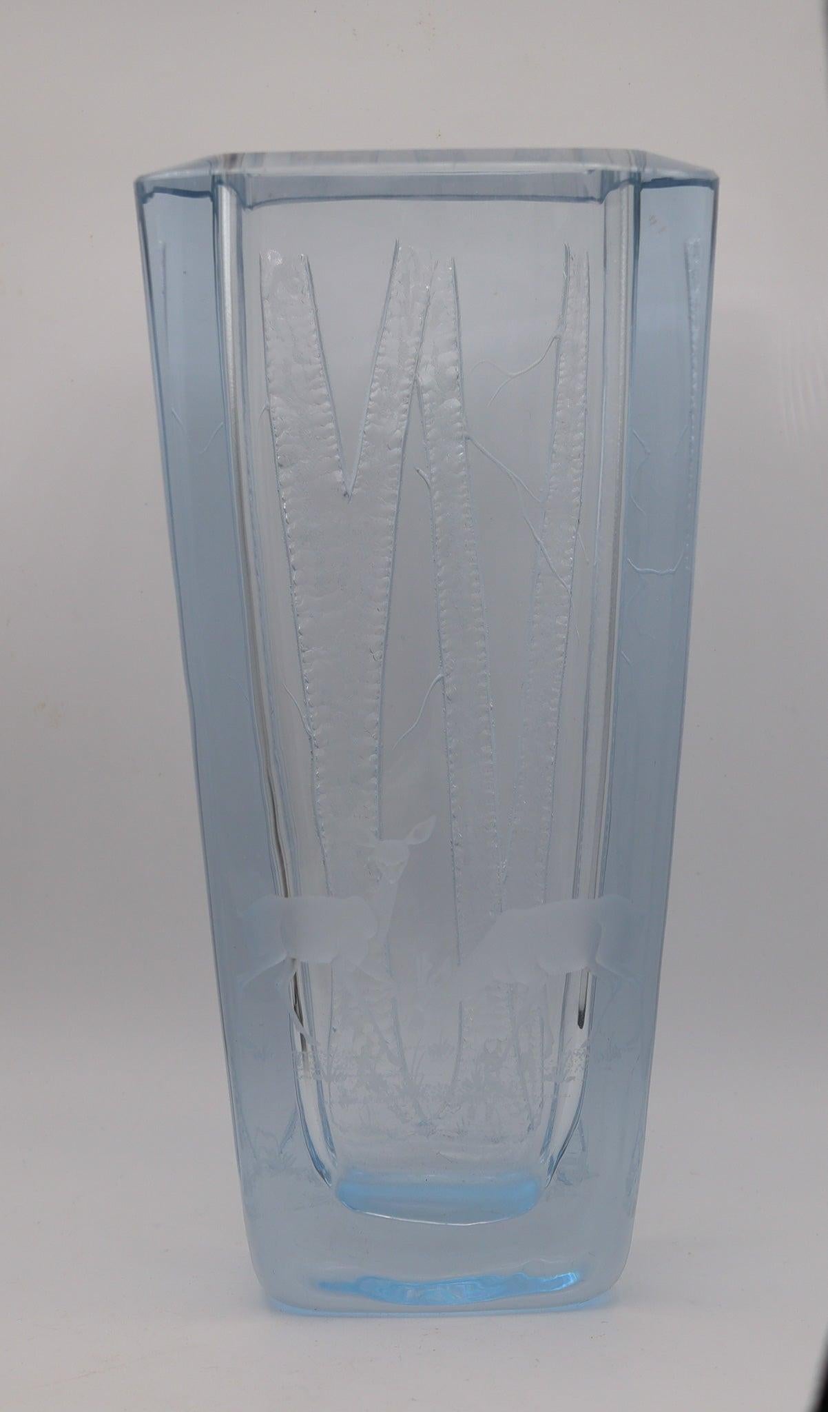 STROMBERGSHYTTAN 1950-60 Sweden Laila Von Wendel Decorative Art Glass Vase In Excellent Condition For Sale In Miami, FL