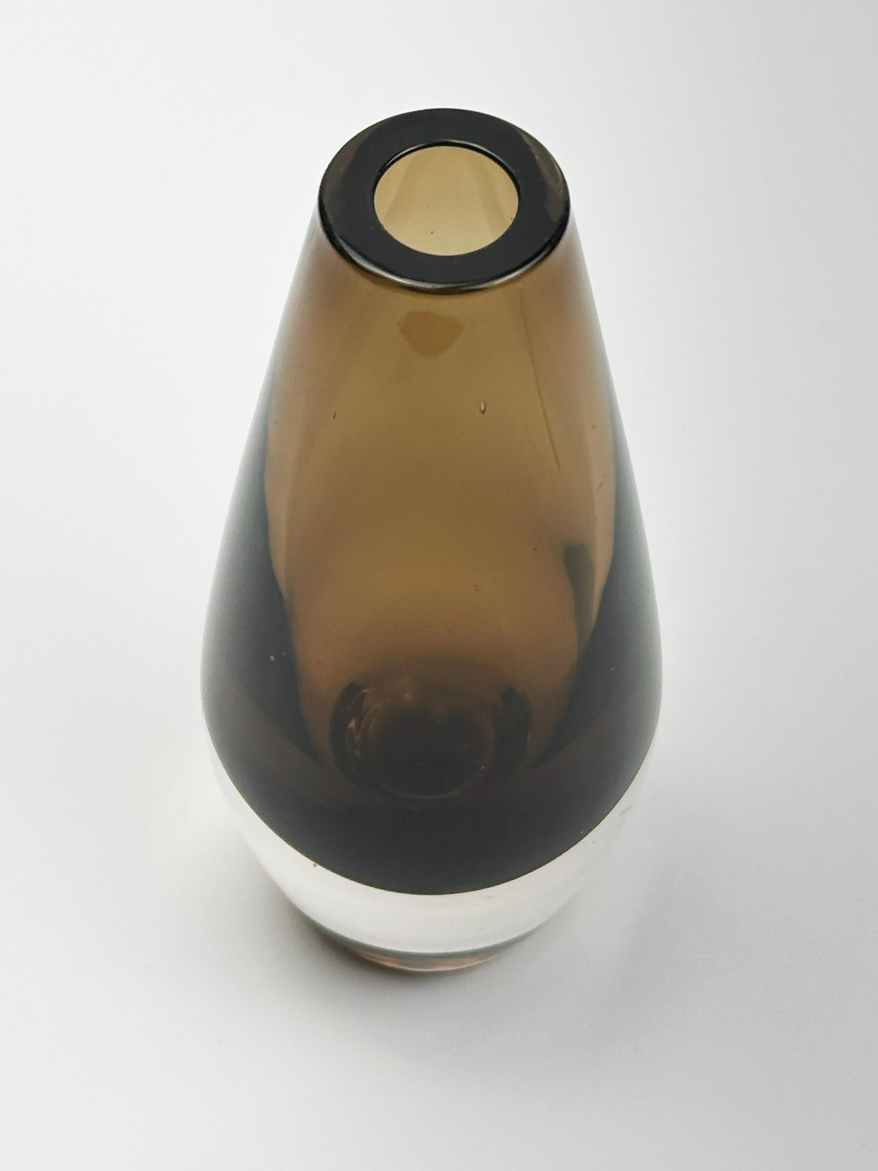 Strombergshyttan Smoked Brown Sommerso Glass Bud Vase, Sweden, 1960s In Good Condition For Sale In Glasgow, GB
