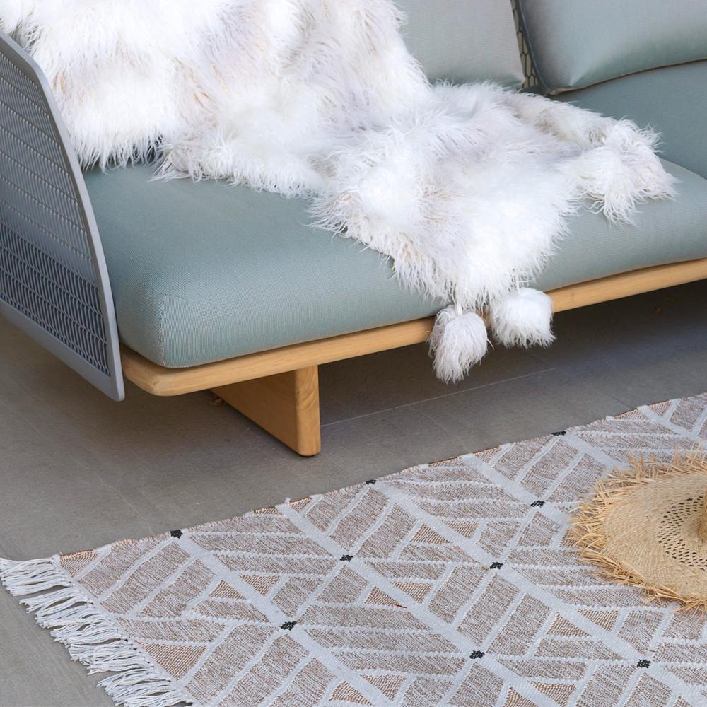 The Helden weave features balanced clean lines, created in durable recycled PET fibre. This strong but soft, marled effect base is suitable for indoor and outdoor use. The Helden weave is low maintenance, a reversible style which is family-friendly