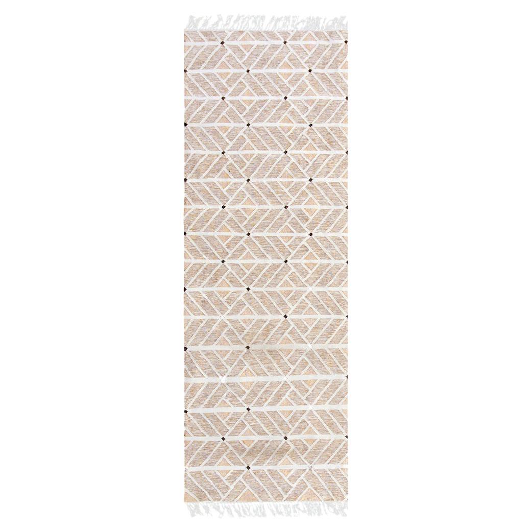 Strong But Soft Customizable Helden Runner in Sand X-Large