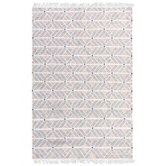 Strong But Soft Customizable Helden Weave Rug in Grey Large