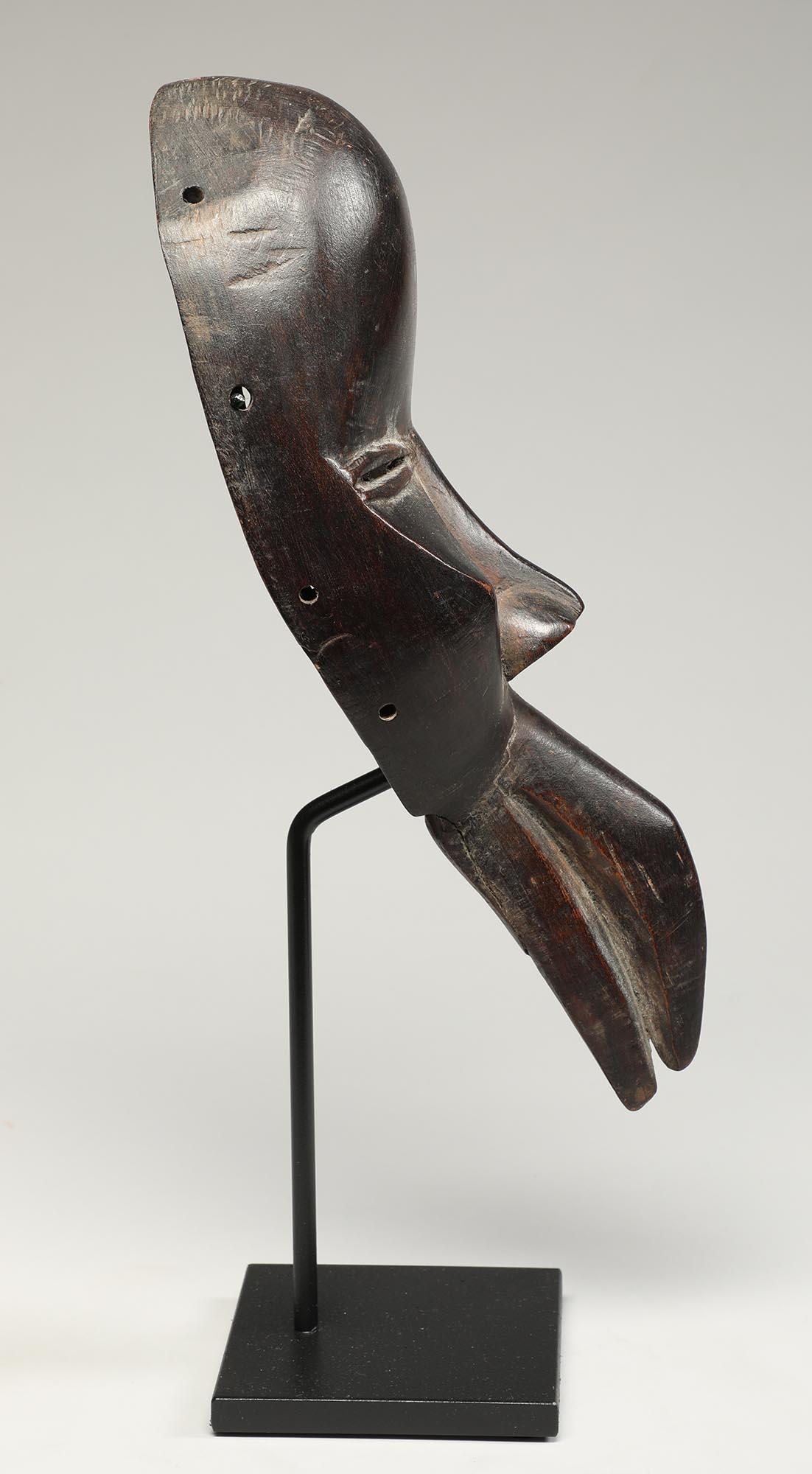 Strong Cubist Dan Bird Man Wood Face Mask Early 20th Century Libera, Africa In Good Condition In Point Richmond, CA