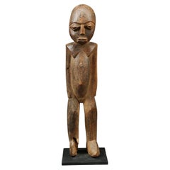 Forte figura cubista Lobi in piedi Ghana Burkina Faso Africa Inizio XX secolo