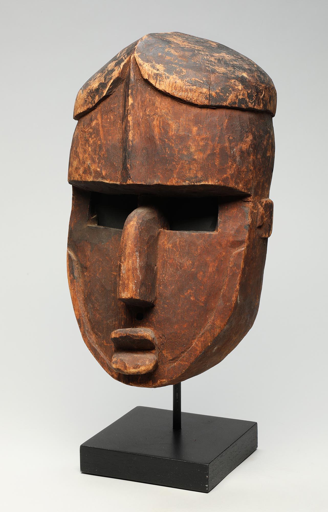 An Exceptional and fine early cubist Lwalwa mask from the Democratic Republic of Congo, with darkened oxidized wood. Deep rectangular eyes and projecting mouth.
Measurements: 16