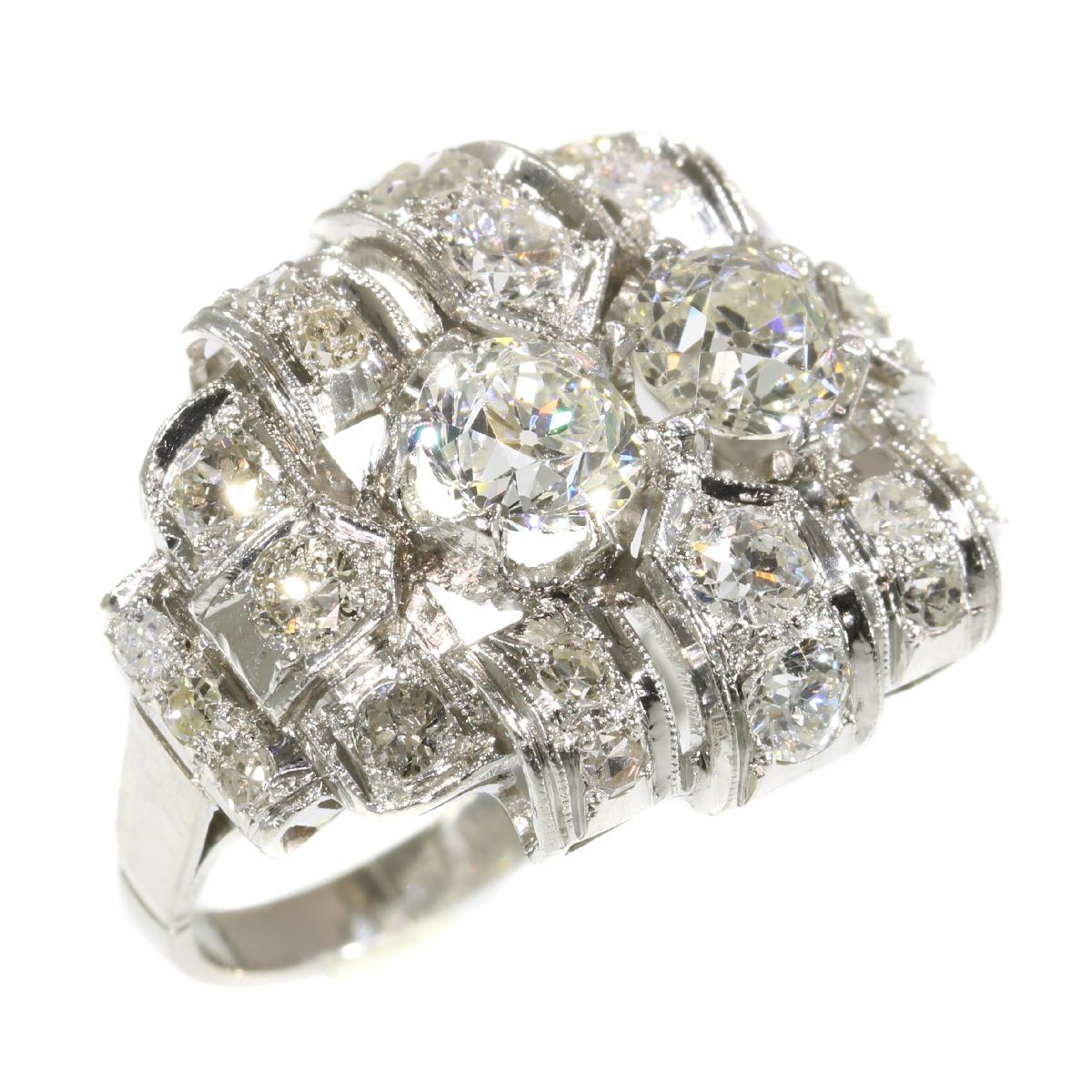 Strong Design Art Deco Platinum Diamond ‘2.50 Carat’ Engagement Ring For Sale 4
