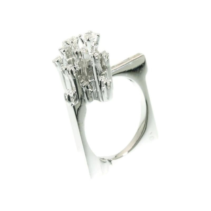 Strong Design Artist Jewelry French Platinum Ring with Diamonds from the 1960s For Sale 2