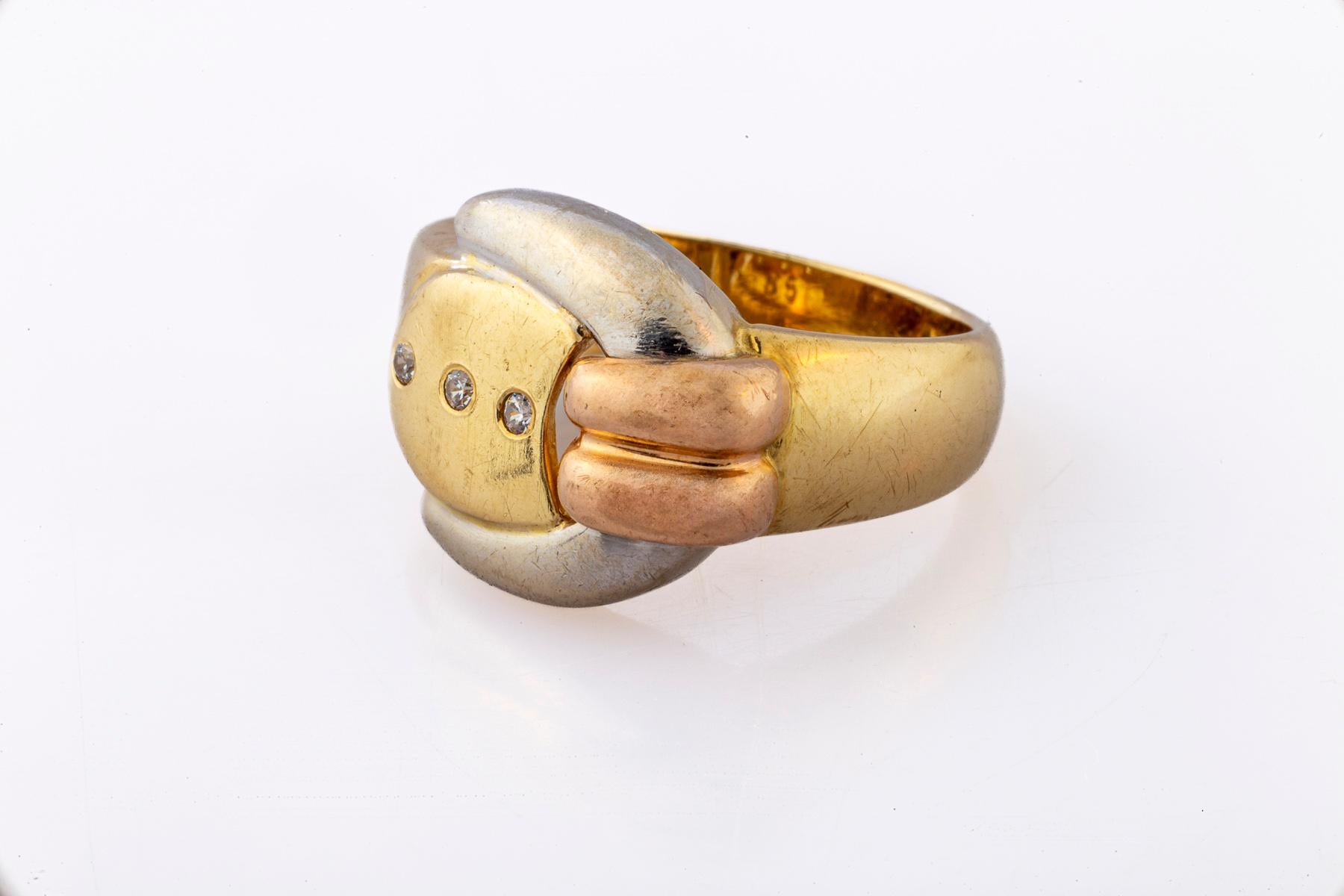 Anello con fibbia in oro retrò tricolore In condizioni ottime in vendita a Stamford, CT