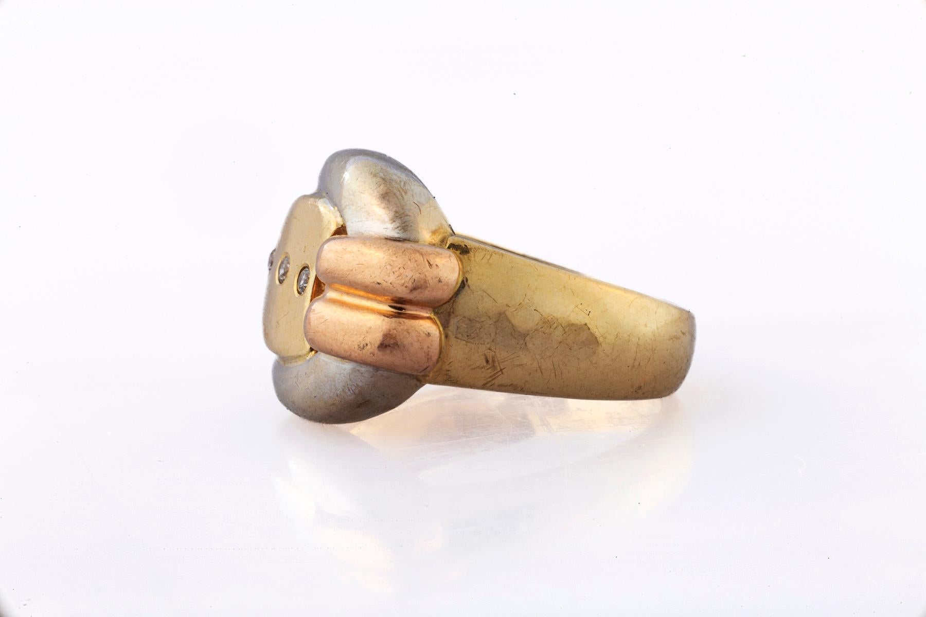 Anello con fibbia in oro retrò tricolore in vendita 1