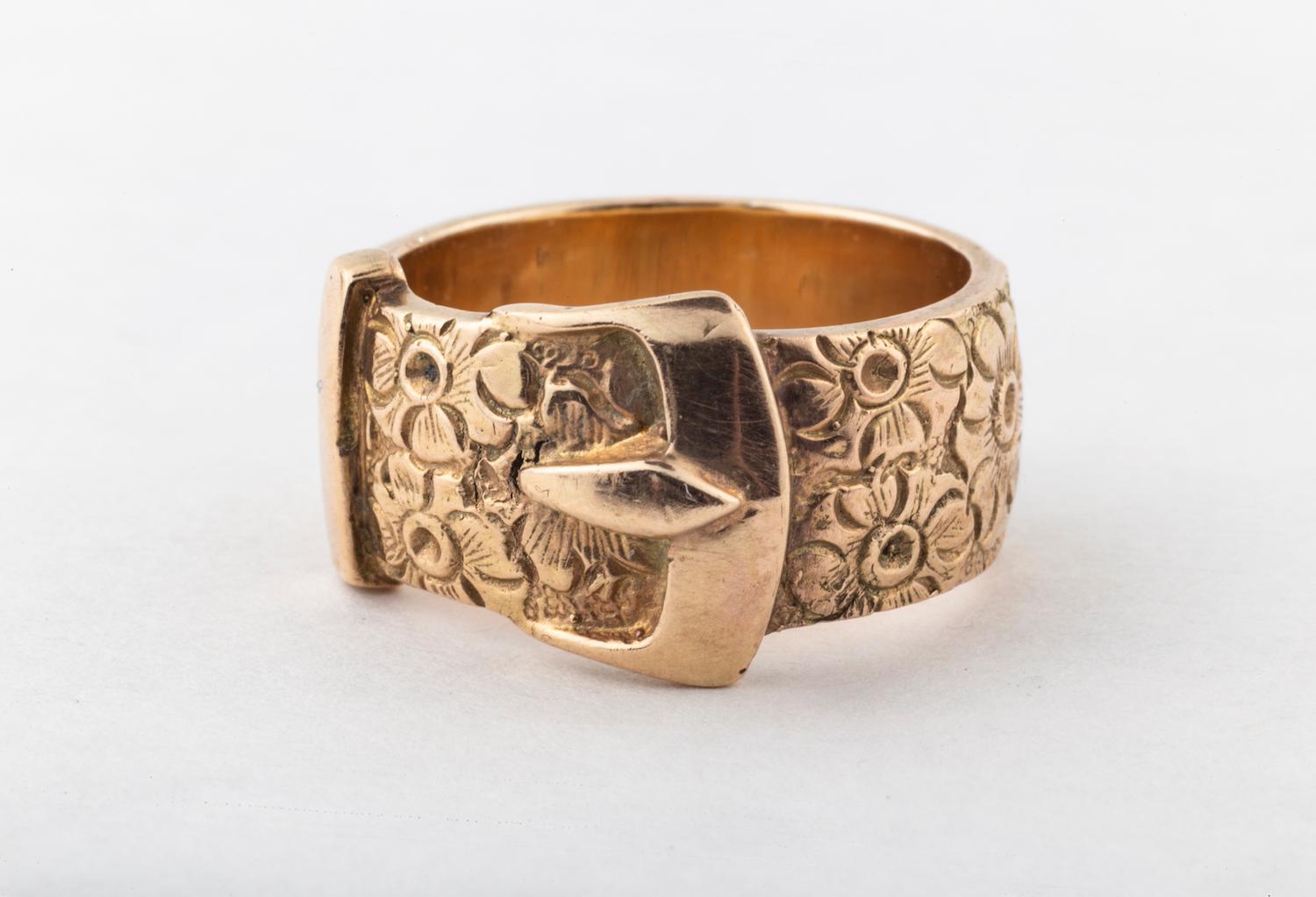 Anello con fibbia in oro retrò tricolore in vendita 5