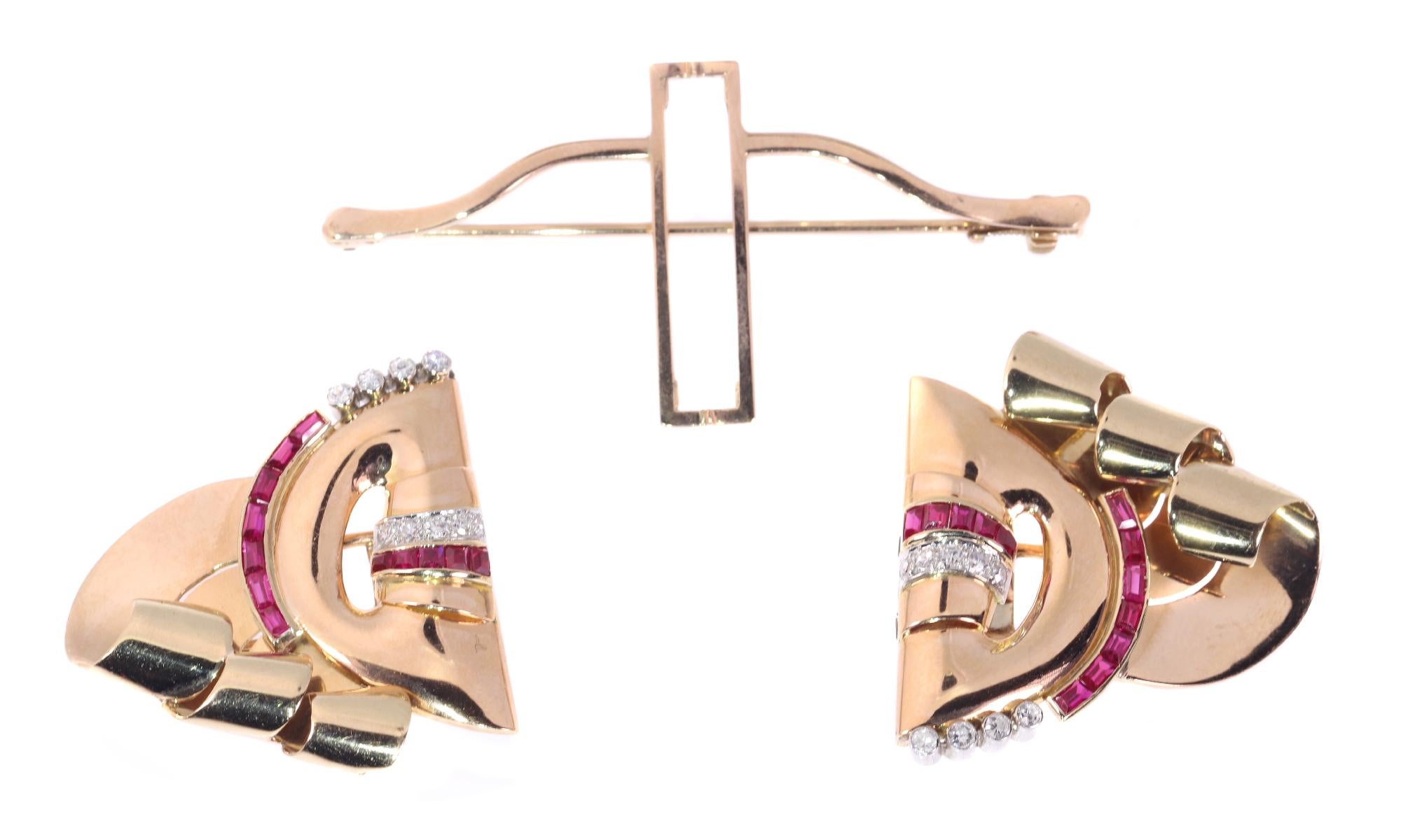 Strong Design Three-Tone Gold Retro Double Clip with Diamonds and Rubies, 1940s For Sale 11