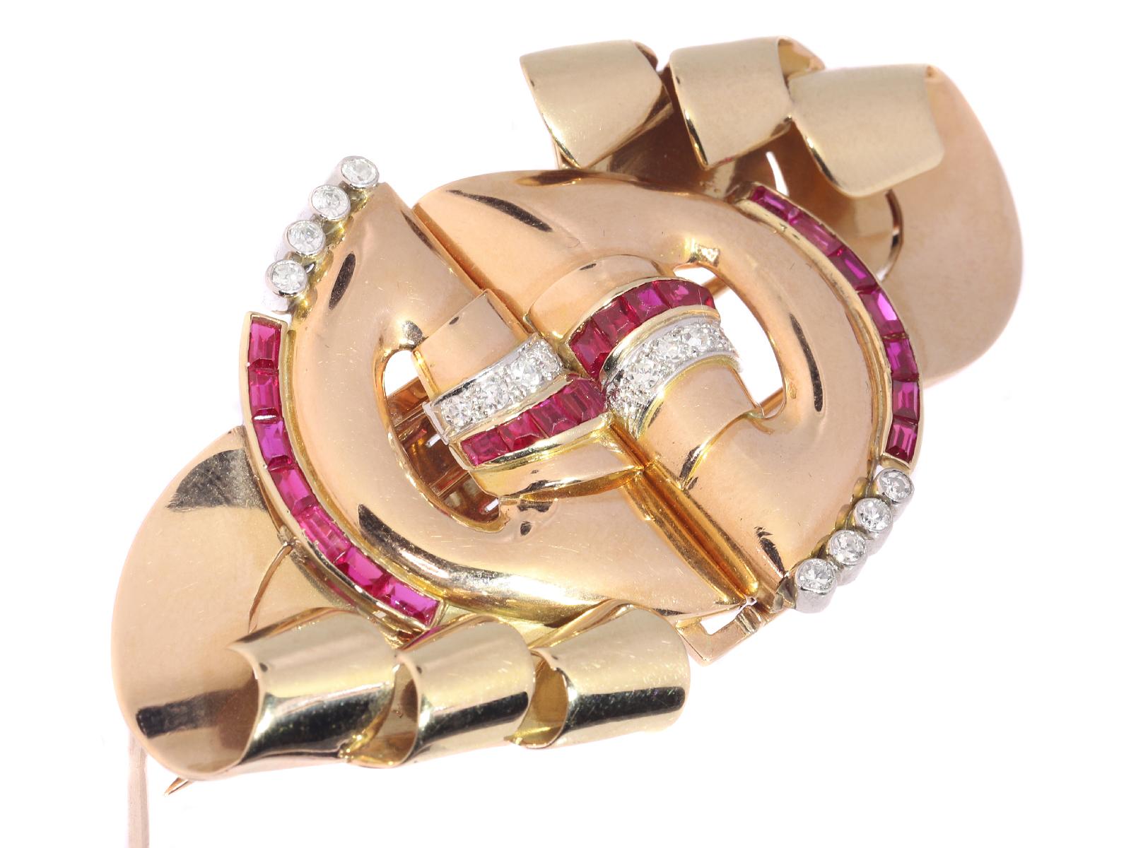 Strong Design Three-Tone Gold Retro Double Clip with Diamonds and Rubies, 1940s In Excellent Condition For Sale In Antwerp, BE