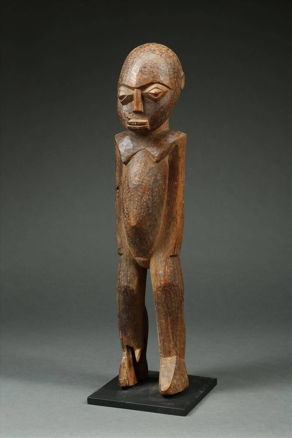 Fuerte figura cubista Lobi de pie Ghana Burkina Faso África Principios del siglo XX Ghanés en venta
