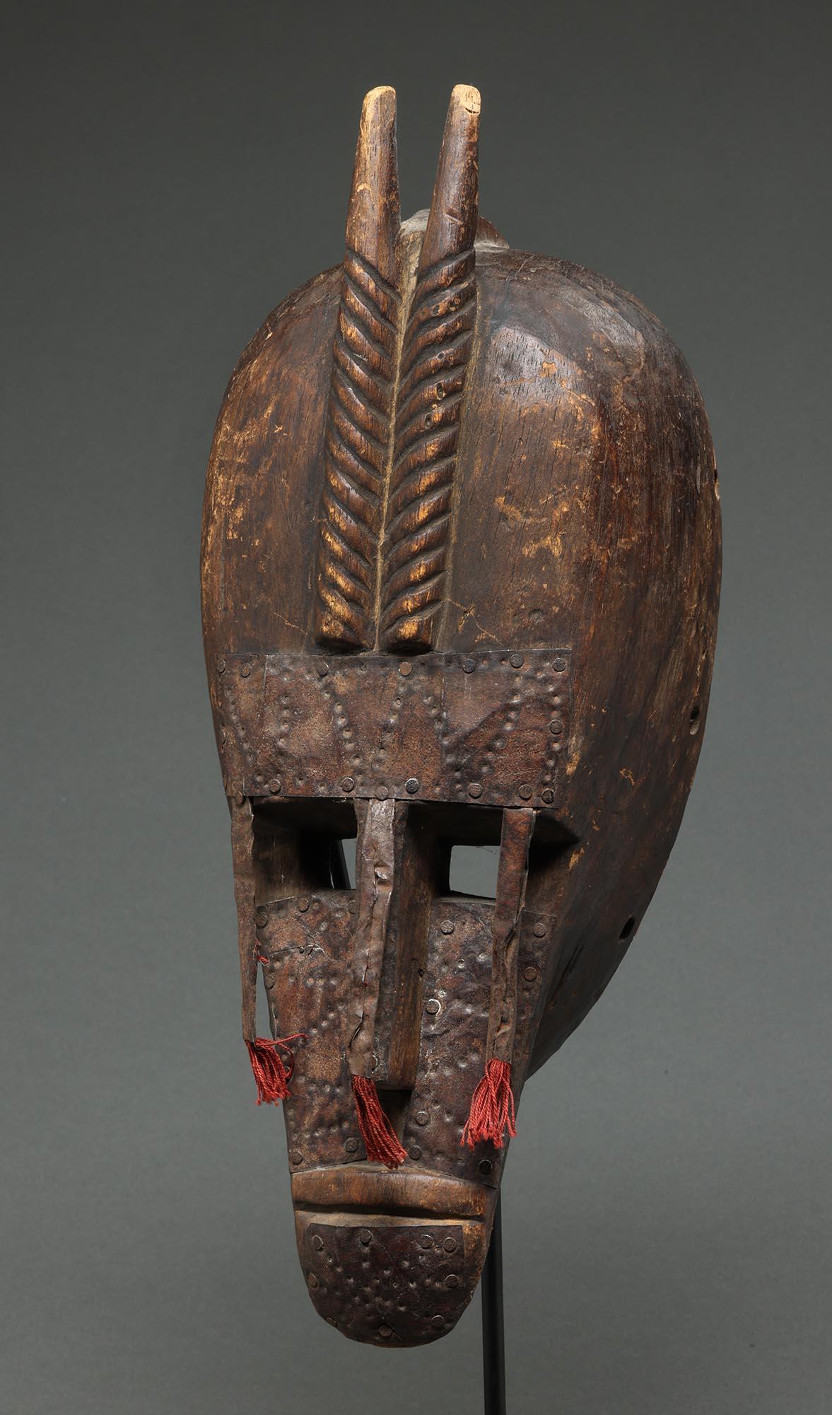 Starke Marka Antilope menschliche Maske Holz mit Metall, Mali Afrika im Zustand „Starke Gebrauchsspuren“ im Angebot in Point Richmond, CA
