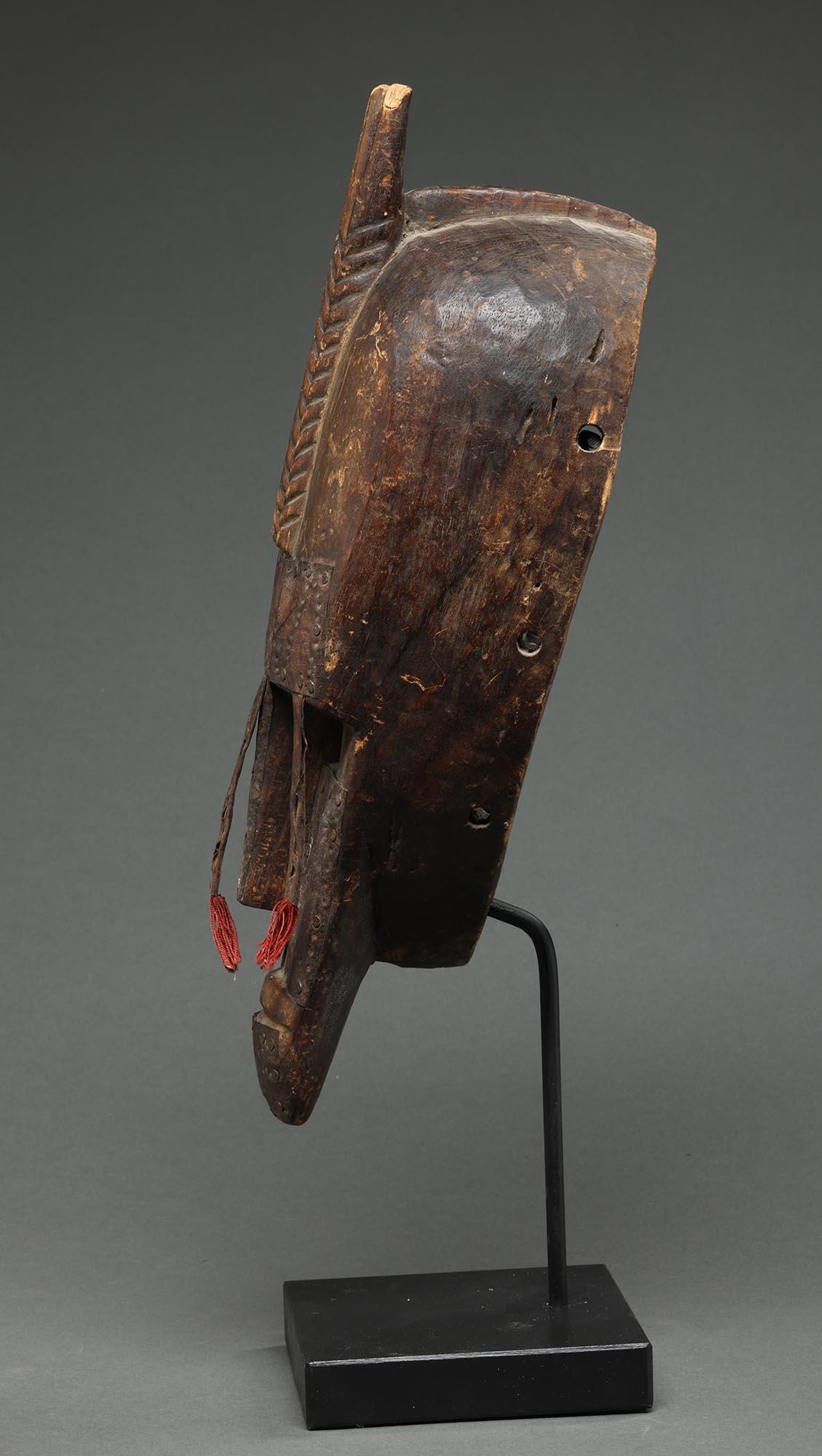 Starke Marka Antilope menschliche Maske Holz mit Metall, Mali Afrika im Angebot 1