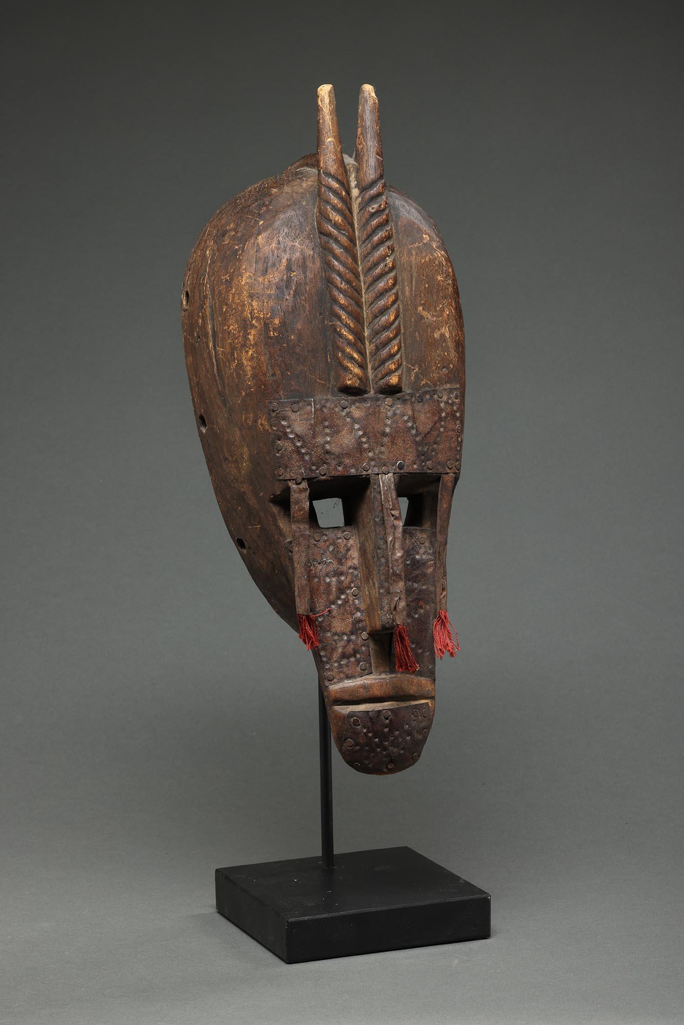Starke Marka Antilope menschliche Maske Holz mit Metall, Mali Afrika im Angebot 2