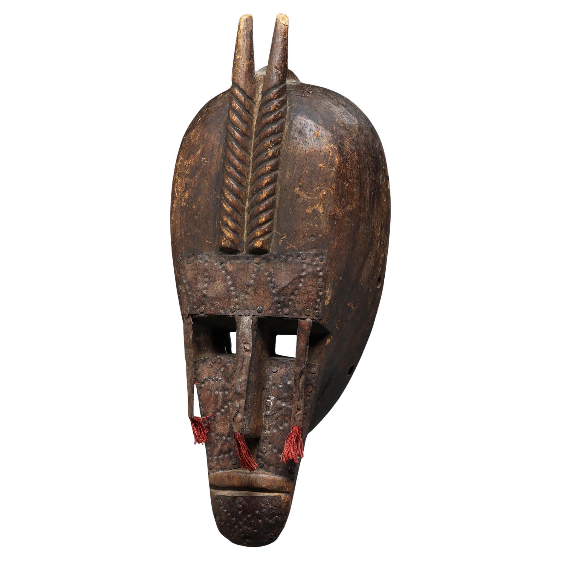 Starke Marka Antilope menschliche Maske Holz mit Metall, Mali Afrika im Angebot