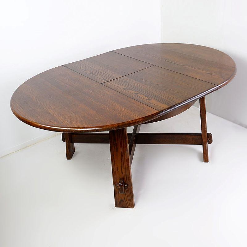 Strong Oak Brutalist Round extendable dining Table 1950s For Sale 2