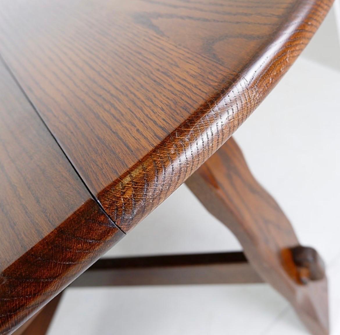 Table ronde à rallonge en Oak Brutalist 1950s Mid-20th Century en vente 4