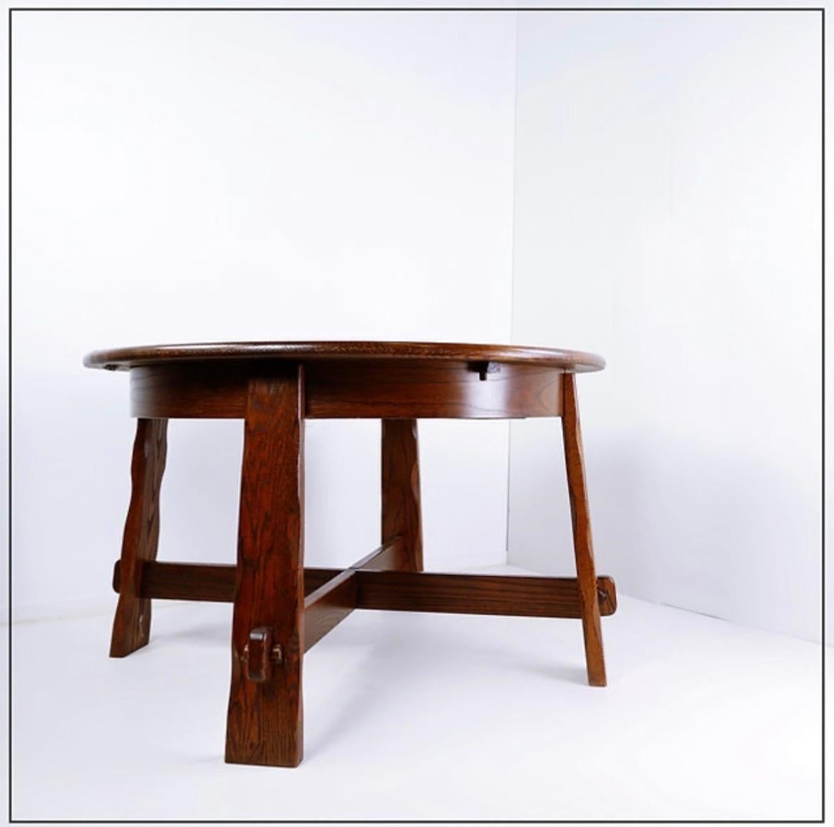 Brutalisme Table ronde à rallonge en Oak Brutalist 1950s Mid-20th Century en vente