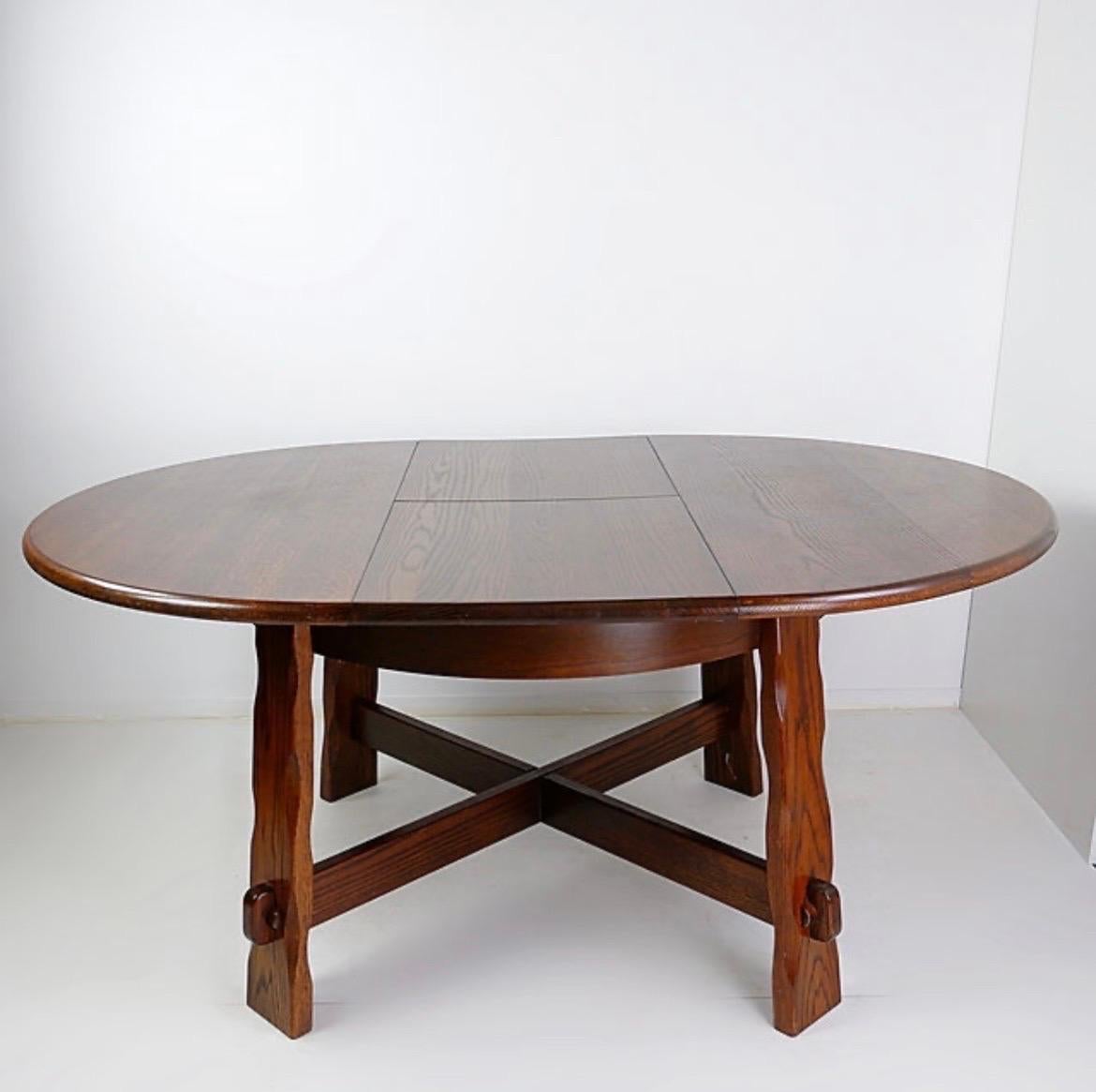 Table ronde à rallonge en Oak Brutalist 1950s Mid-20th Century Bon état - En vente à Linkebeek, BE