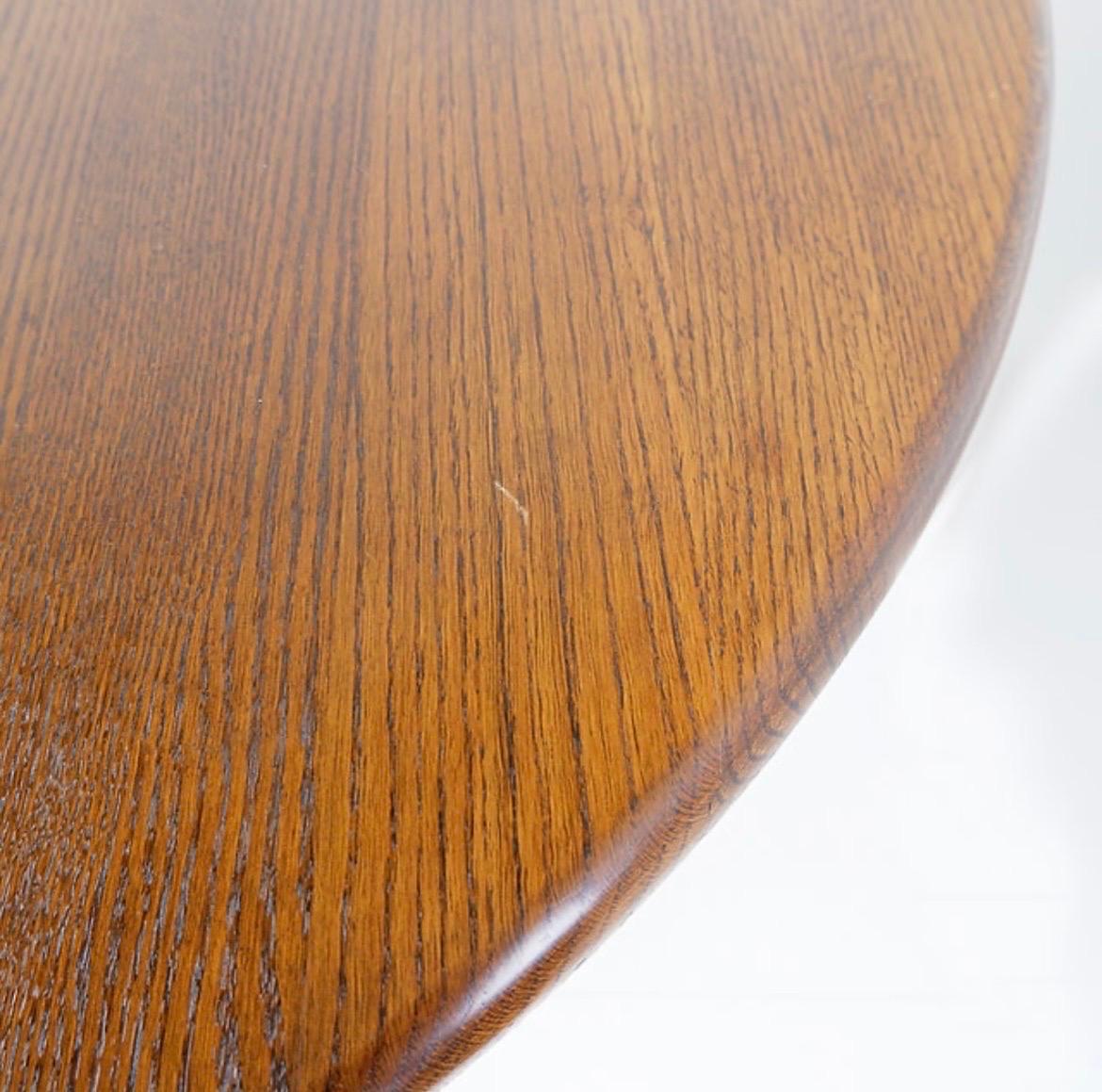 Bois Table ronde à rallonge en Oak Brutalist 1950s Mid-20th Century en vente