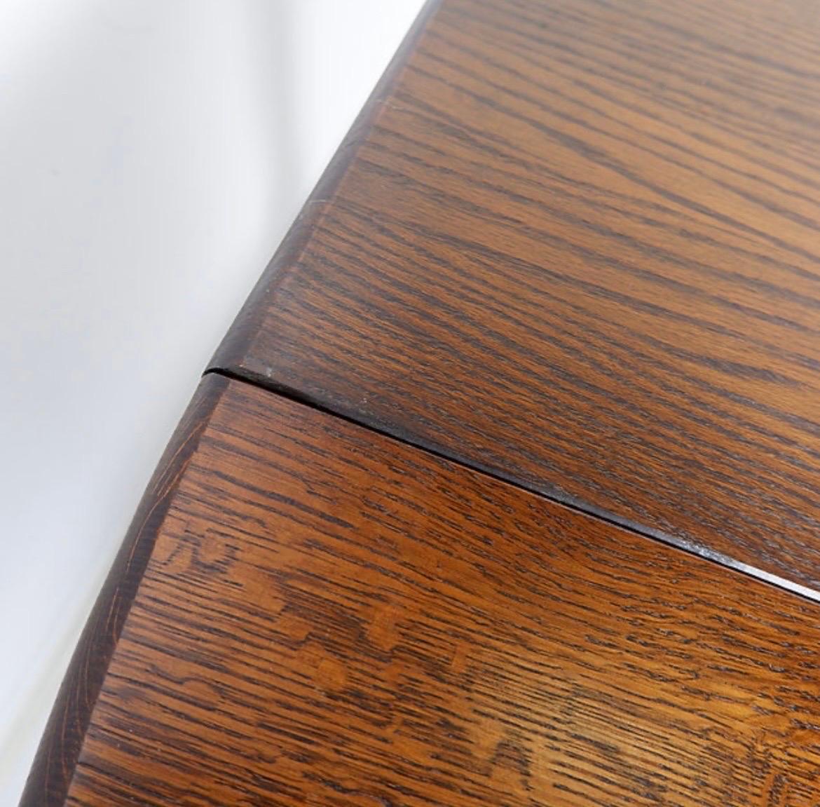 Table ronde à rallonge en Oak Brutalist 1950s Mid-20th Century en vente 3