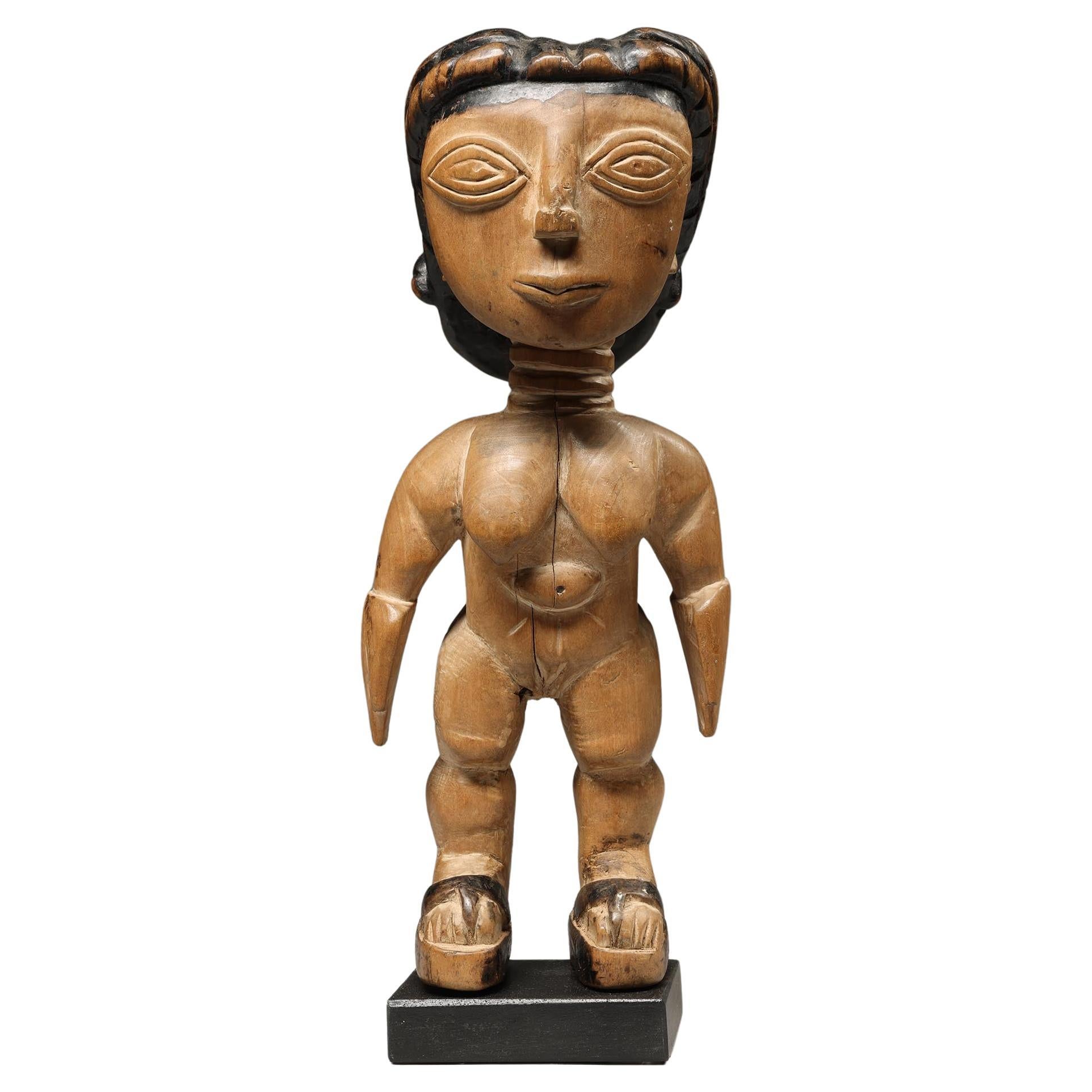 Strong Standende weibliche Figur mit geflochtenem Haar, Ewe Ghana, Westafrika ex Willis im Angebot