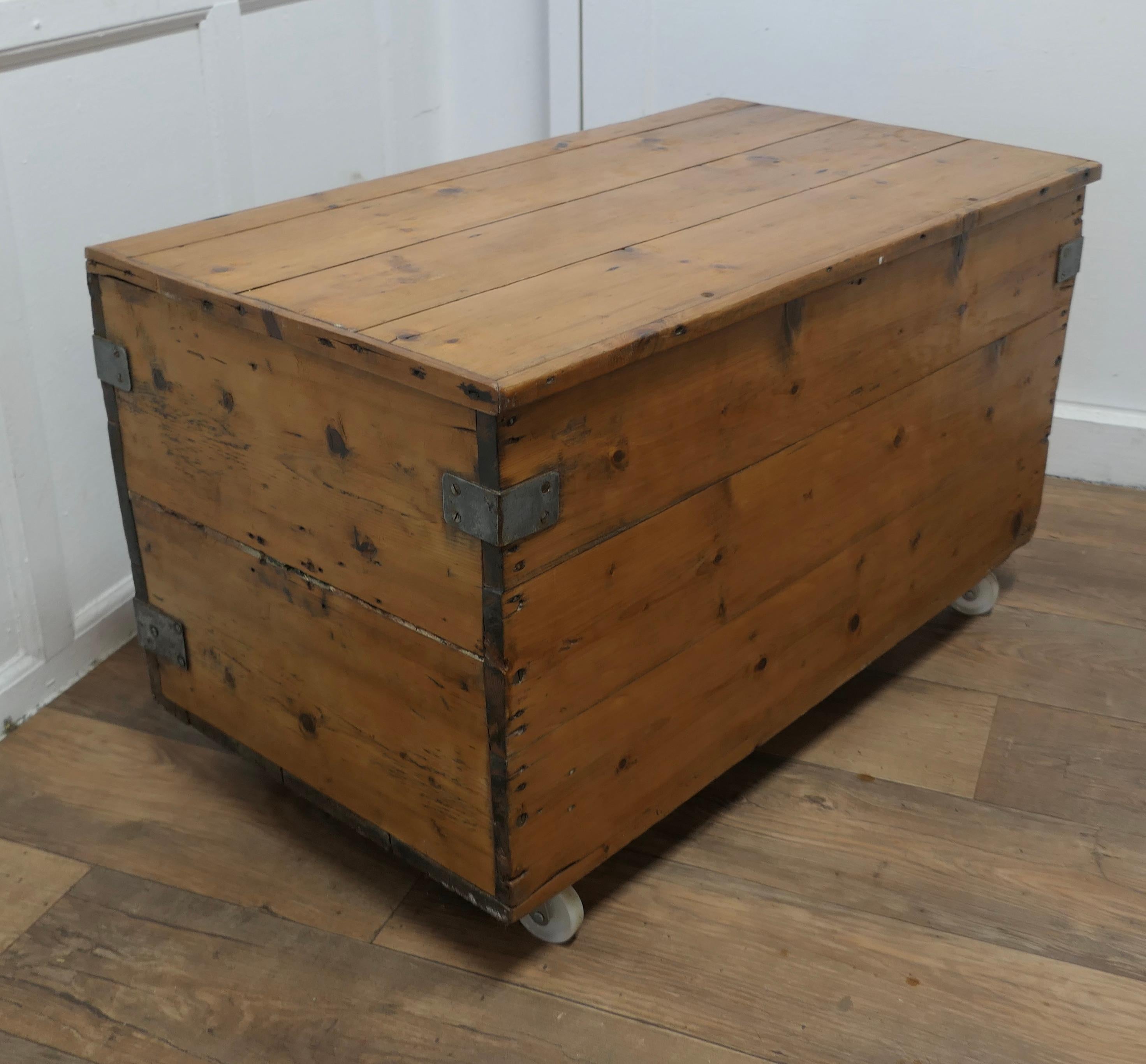 Strong Victorian Pine Blanket Box set on Wheels  This is a good heavy piece In Good Condition For Sale In Chillerton, Isle of Wight