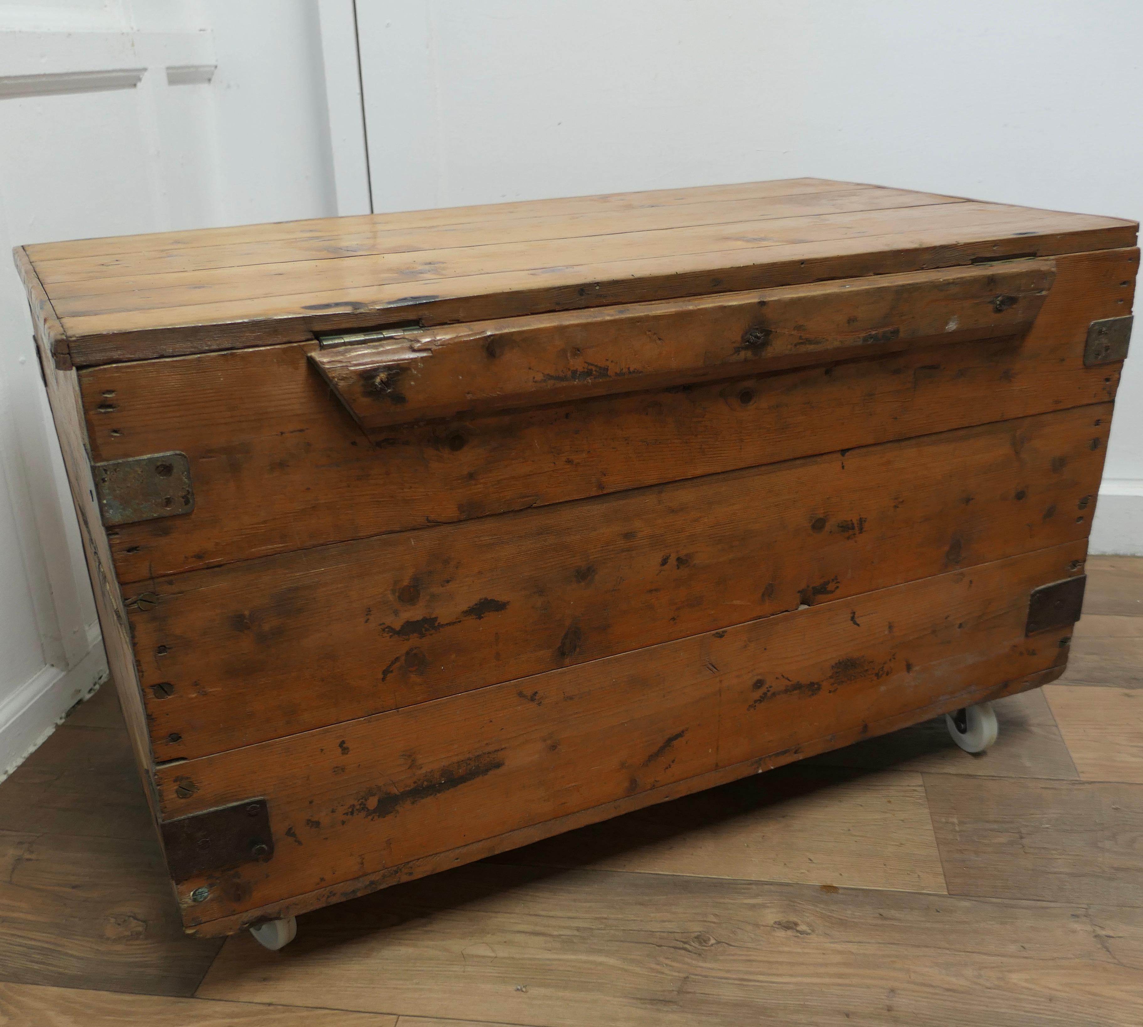 Strong Victorian Pine Blanket Box set on Wheels  This is a good heavy piece For Sale 1