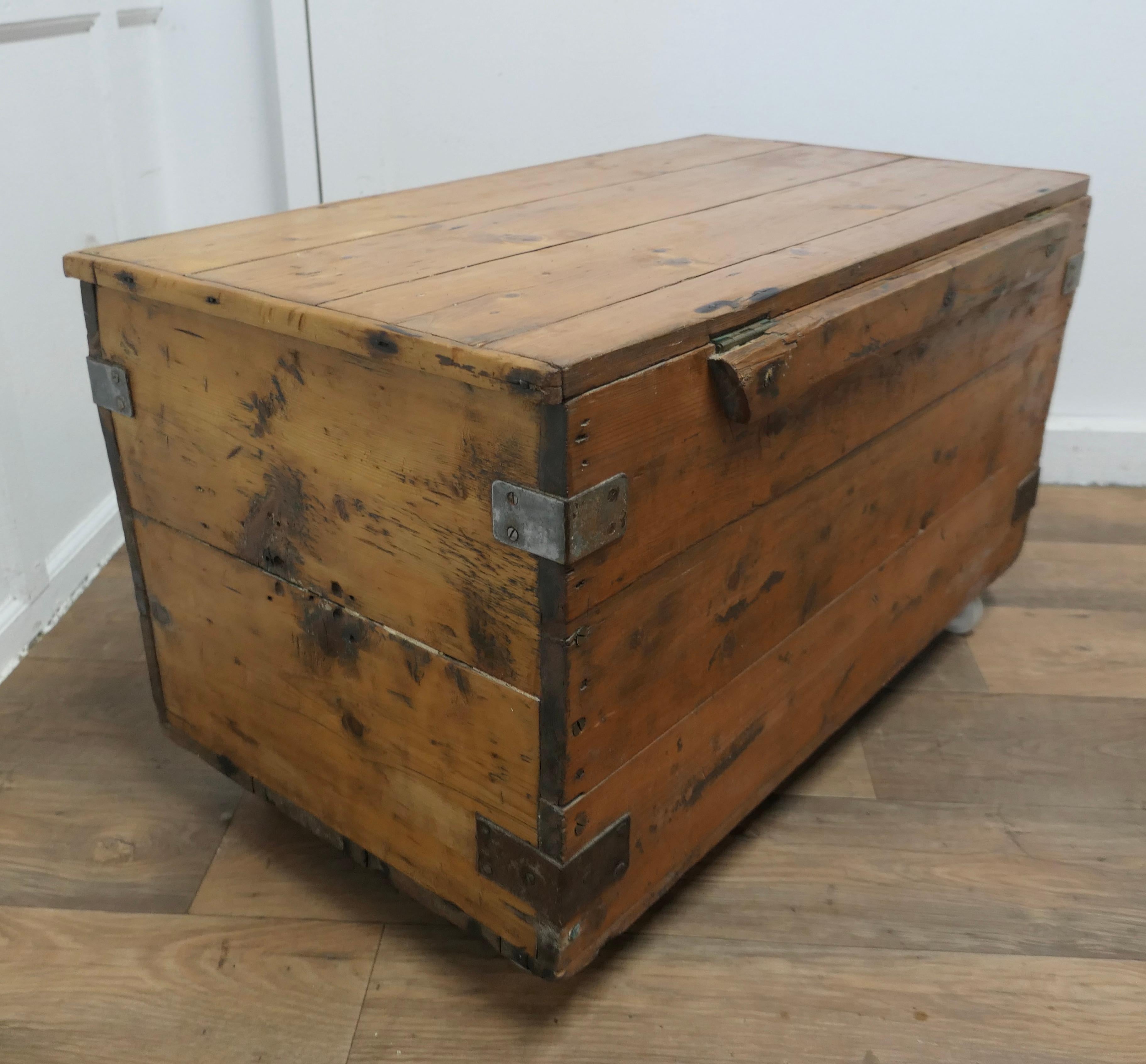Strong Victorian Pine Blanket Box set on Wheels  This is a good heavy piece For Sale 2