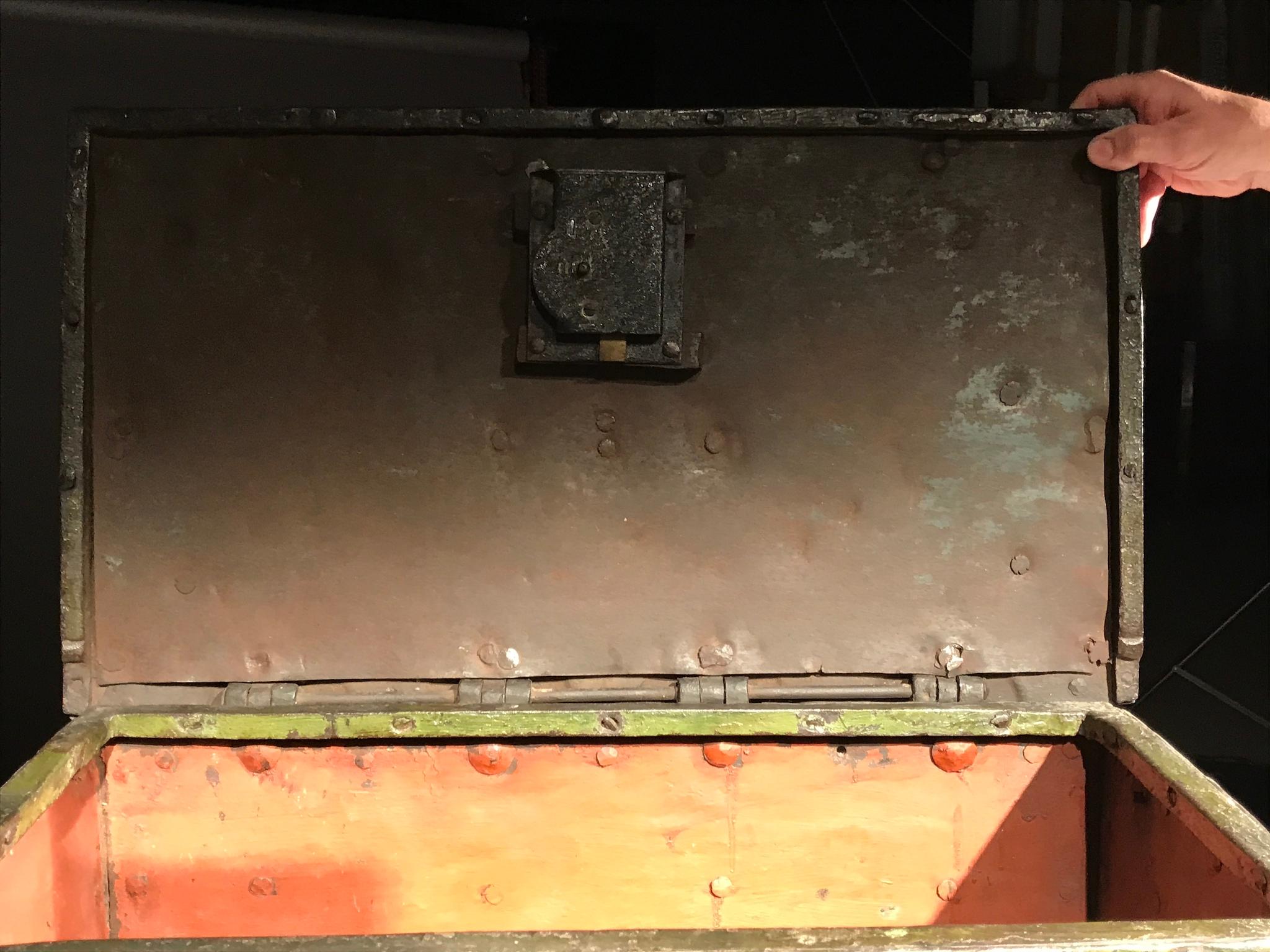 Strongbox Safe Iron Painted Armada-Kommode Nuremberg Renaissance, Strongbox im Angebot 1