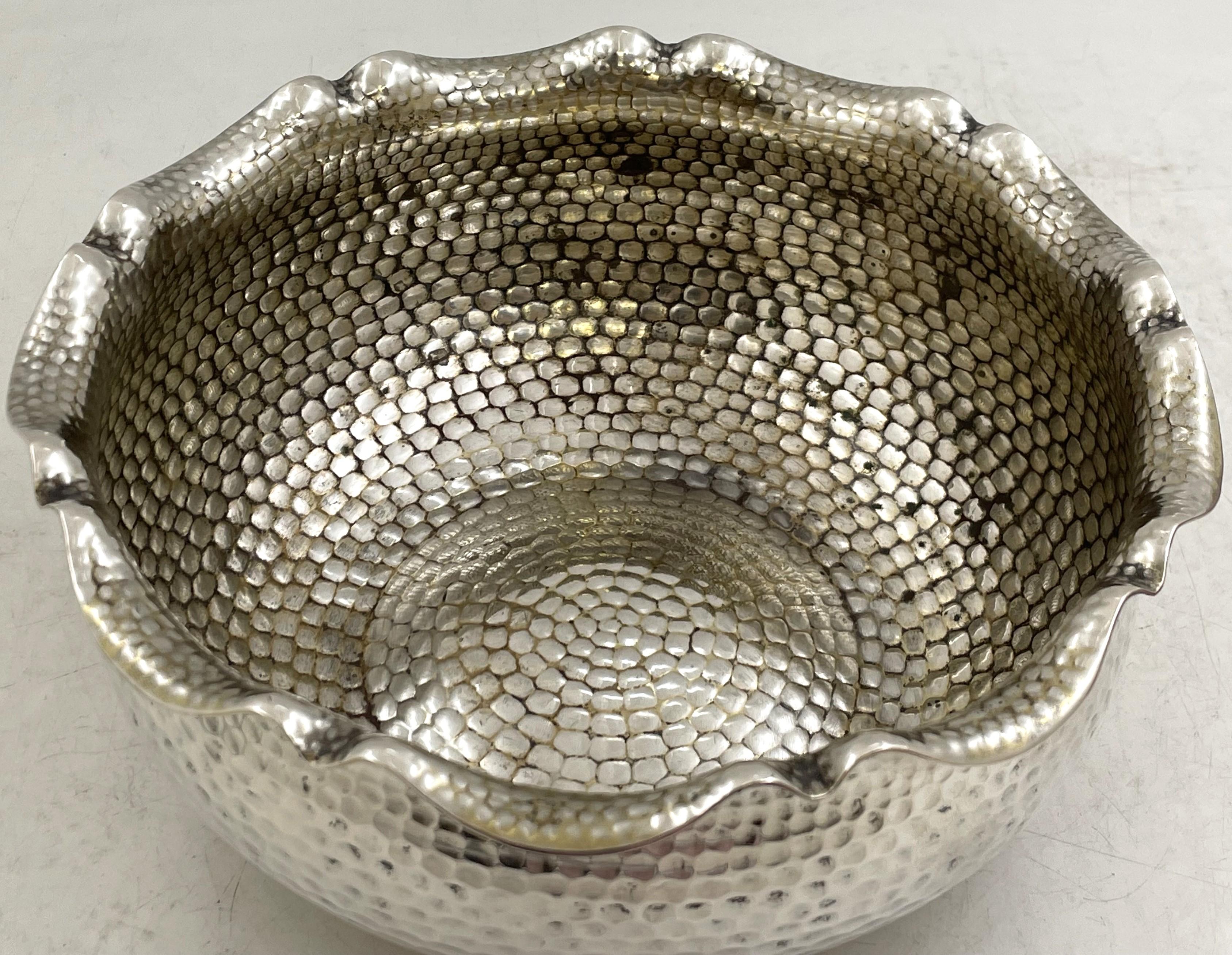 Strube German Silver Hammered Centerpiece Bowl in Jugendstil Style Early 20th C. Bon état - En vente à New York, NY