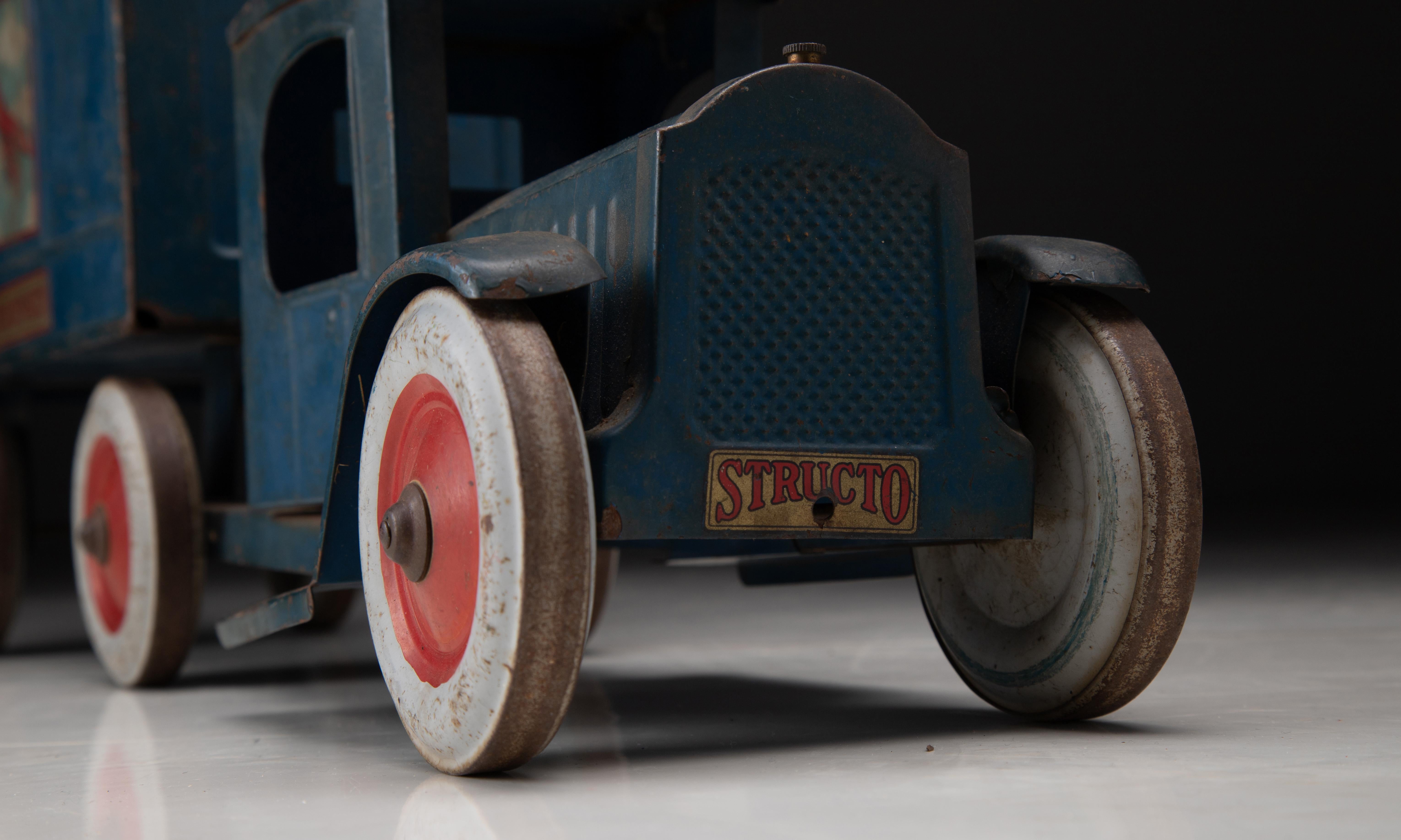 Structo Motor Dispatch Toy Truck, America circa 1930 In Good Condition In Culver City, CA
