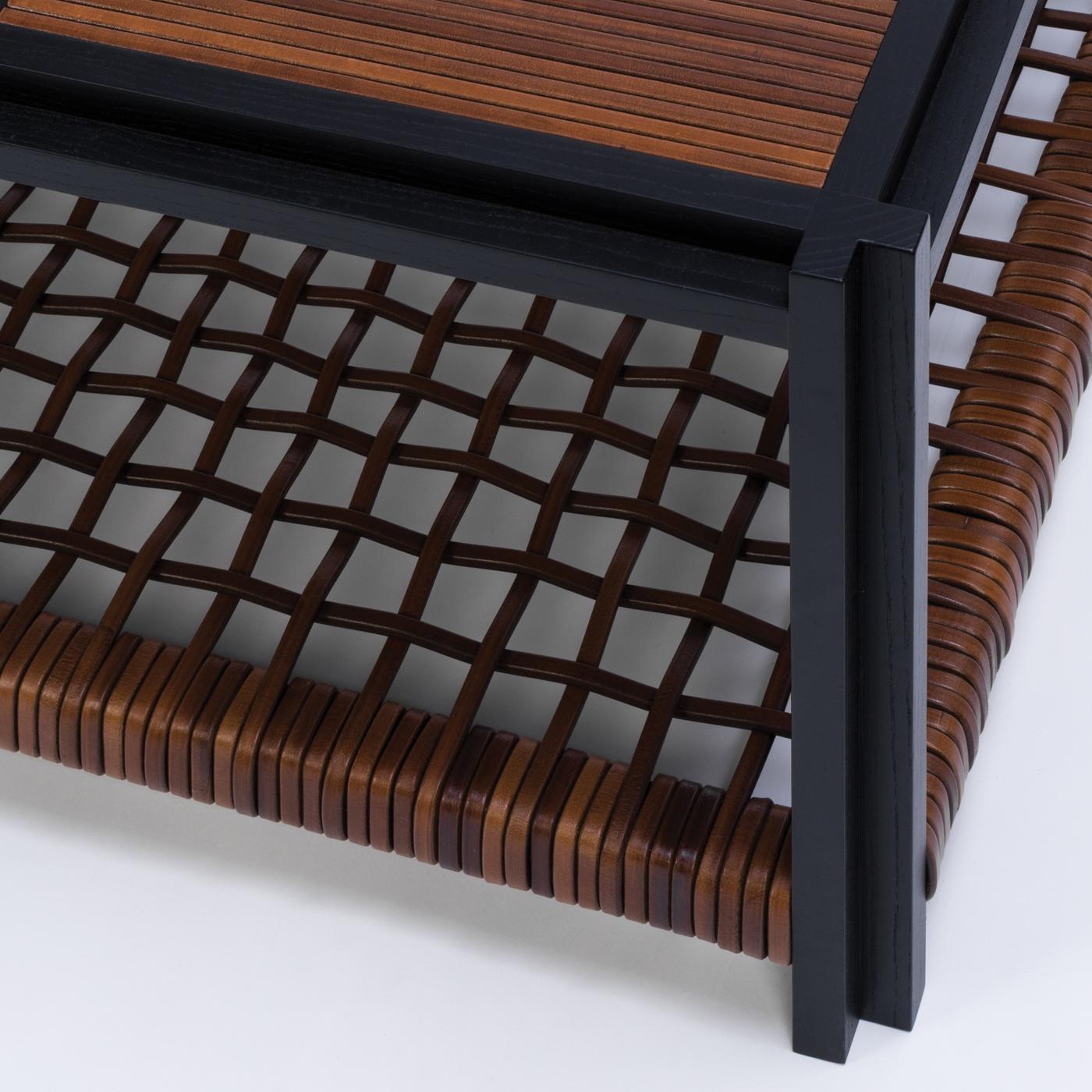 italien Table basse carrée à 2 pieds Structural Crisscross en vente