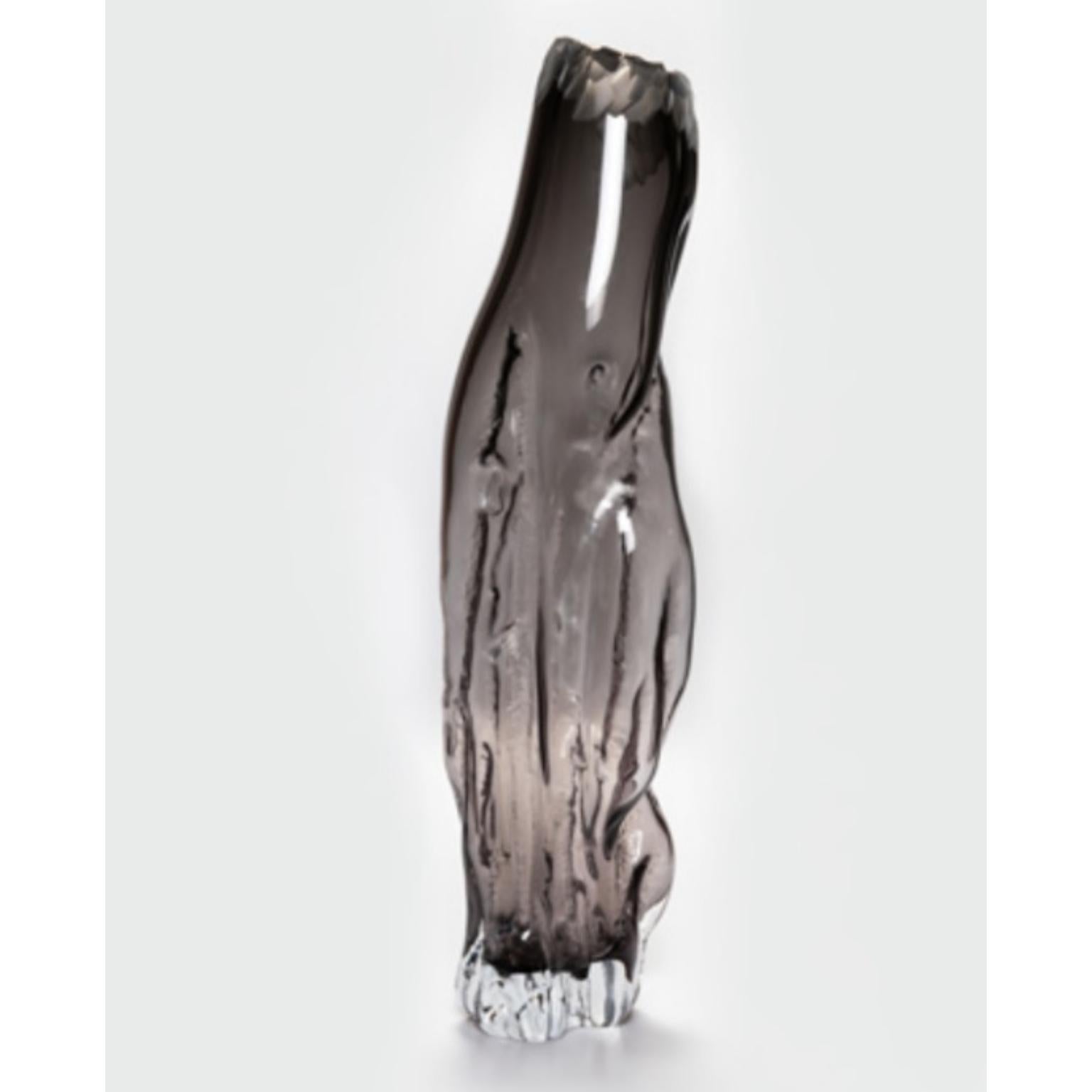 Vaso grande Structured By Nature di A. David
Dimensioni: P 22 x L 22 x H 72 cm.
Materiali: Vetro.
Peso: 9 kg.
Finitura: Stile di produzione 