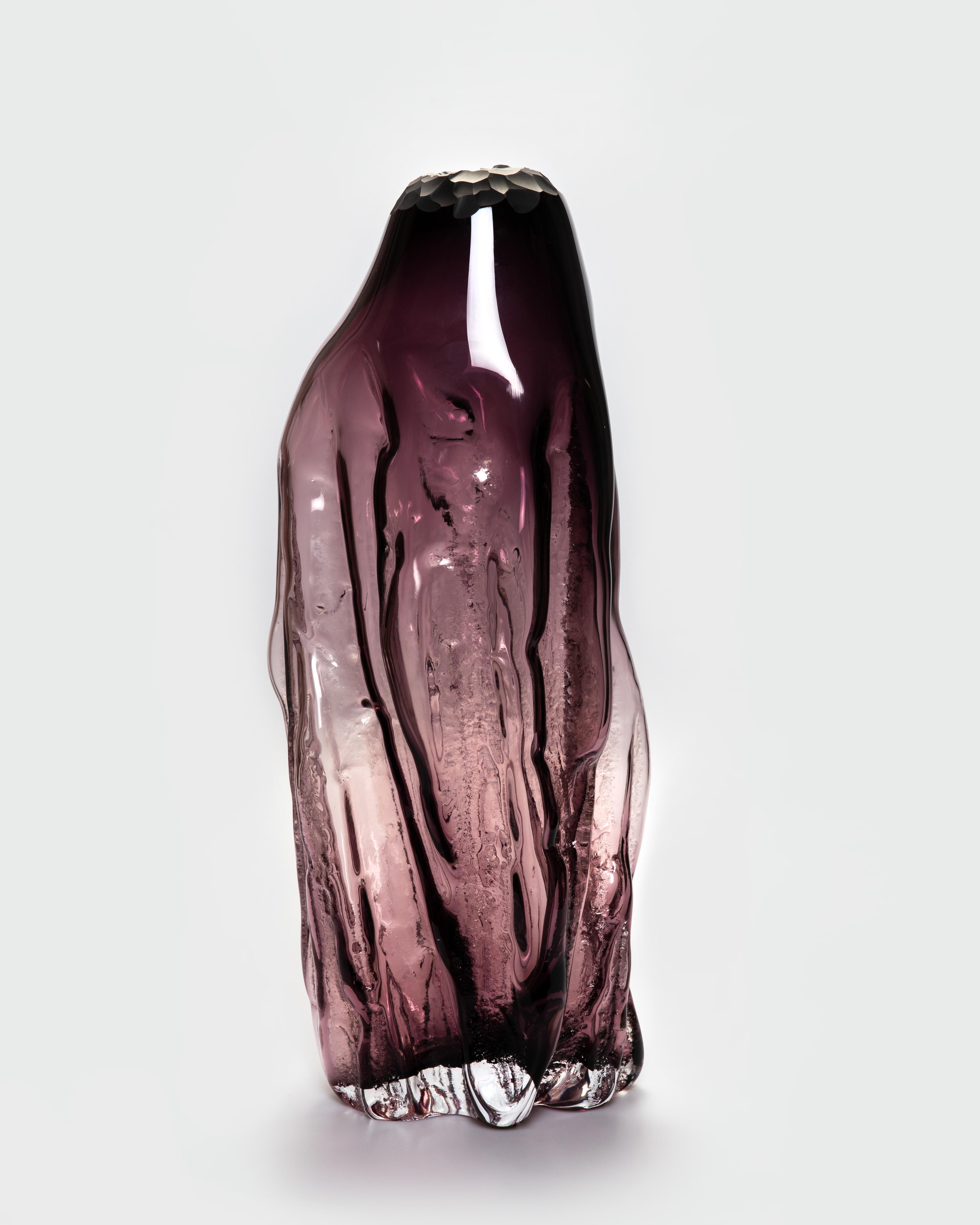 Vaso medio Structured By Nature di A. David
Dimensioni: P 22 x L 22 x H 52 cm.
Materiali: Vetro.
Peso: 8 kg.
Finitura: Stile di produzione 