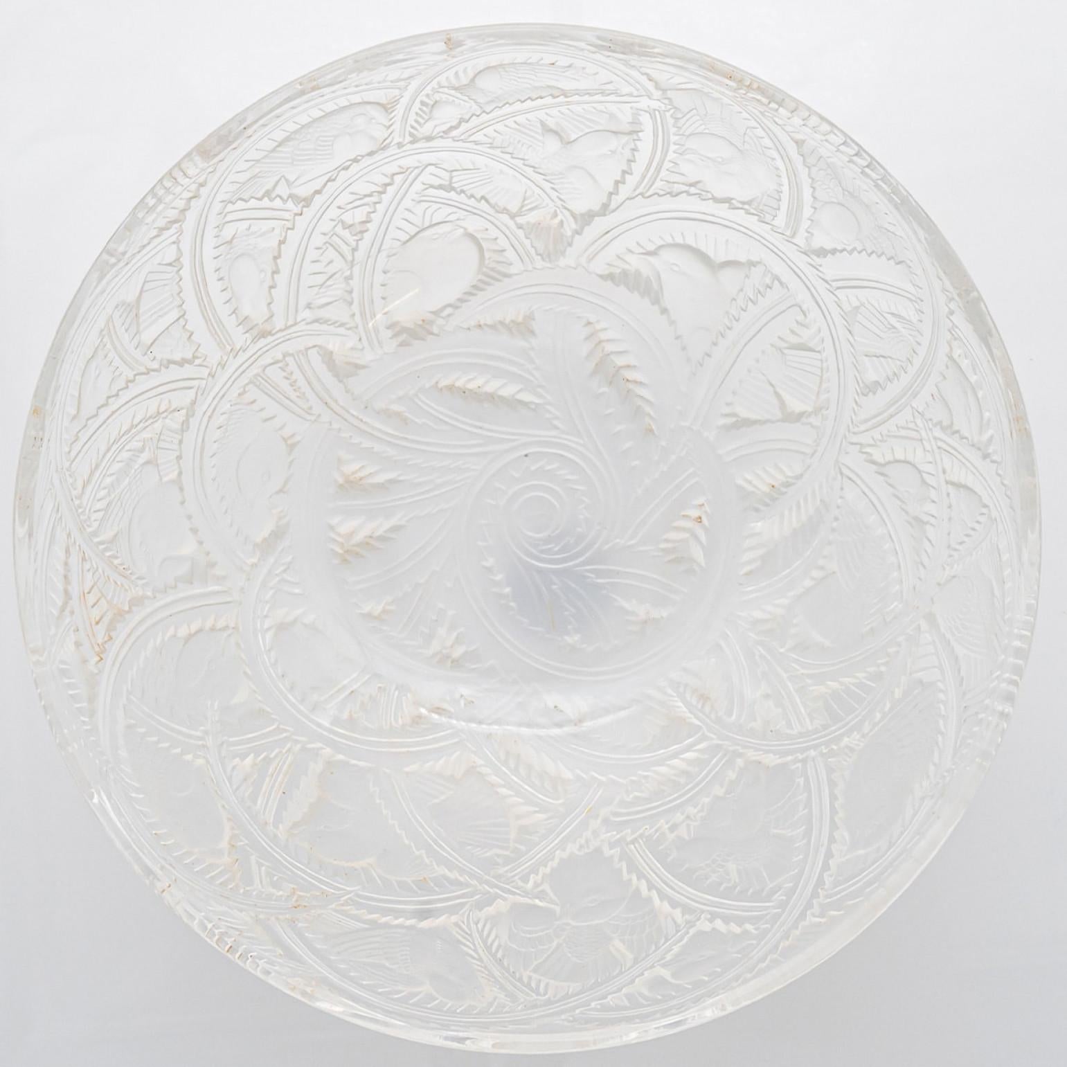 Moderno Ciotola strutturata in cristallo trasparente di Lalique, Francia in vendita