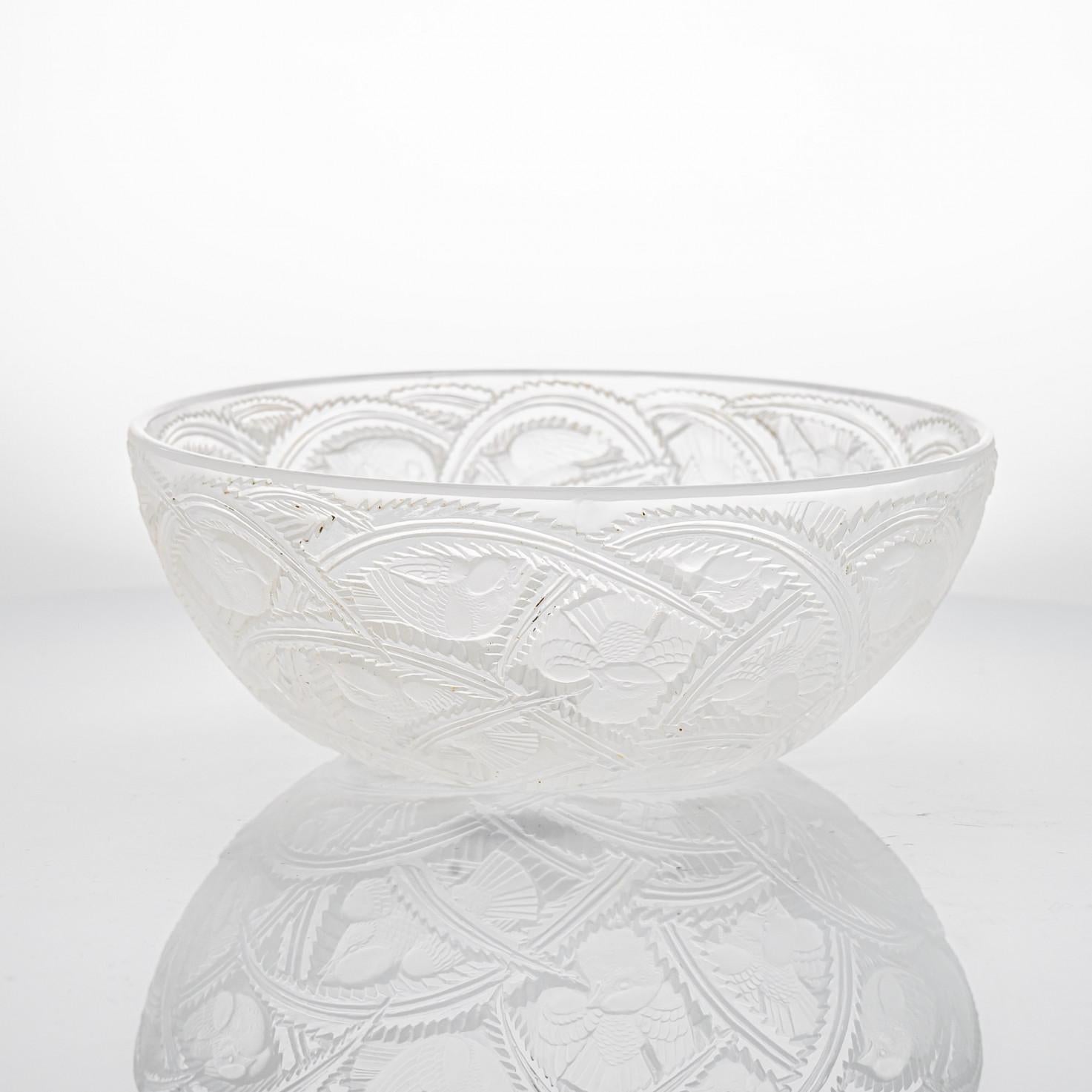 Ciotola strutturata in cristallo trasparente di Lalique, Francia In condizioni buone in vendita a Rijssen, NL