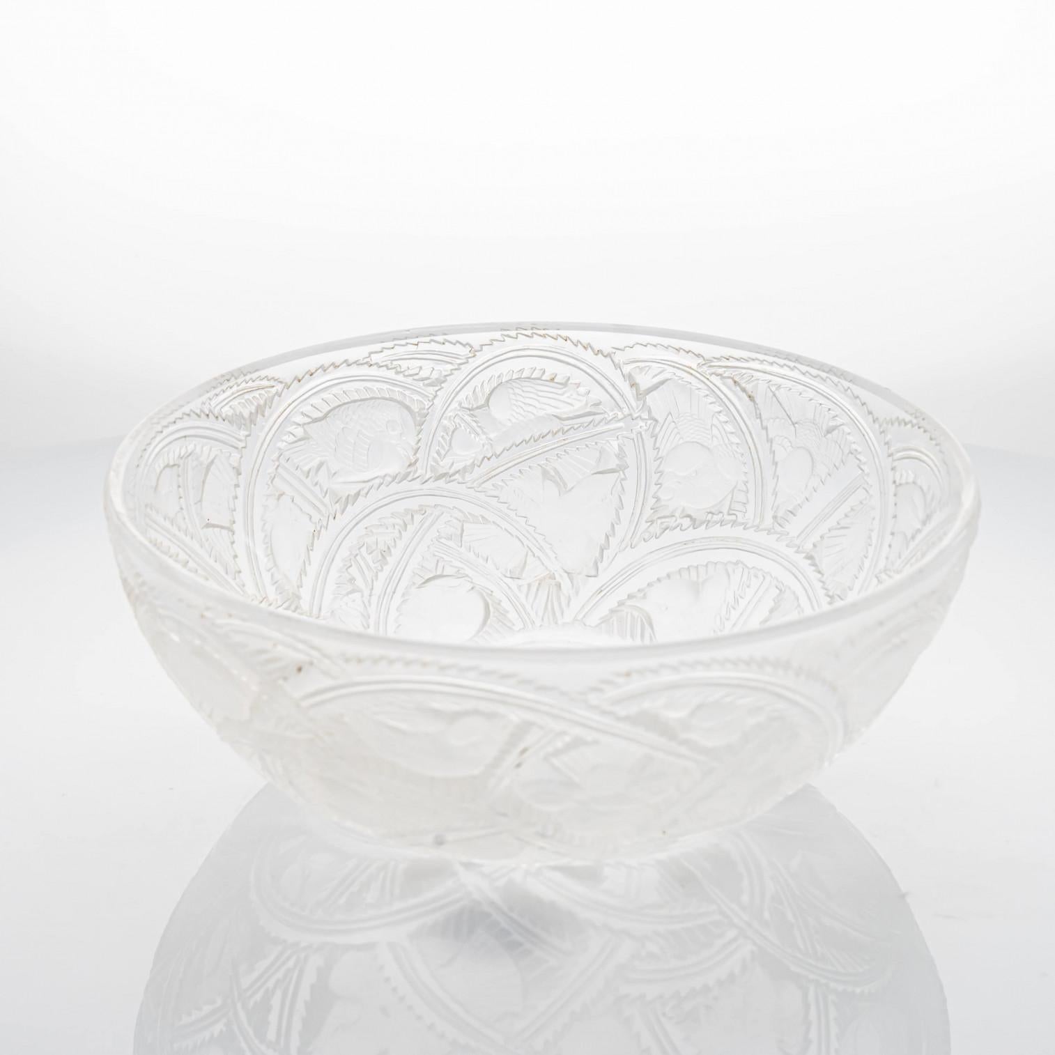 Cristallo Ciotola strutturata in cristallo trasparente di Lalique, Francia in vendita