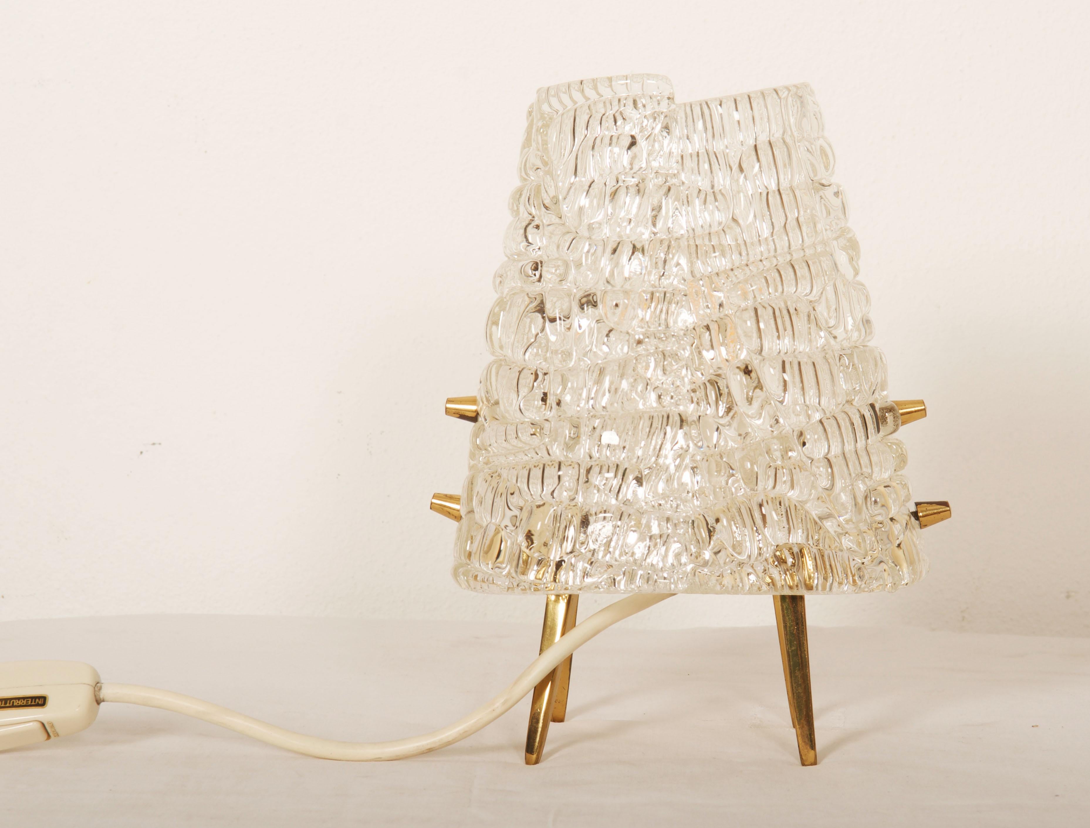 Brass constuction white painted on brass trapered legs. Two structured glass elements, shades parts Inserted into each other laterally and each secured with two brass nuts, fitted with one E14 socket. Excellent condition. 
