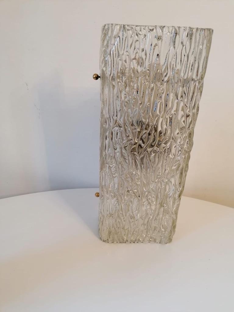 Wandleuchten aus strukturiertem Glas von Kalmar (Mitte des 20. Jahrhunderts) im Angebot