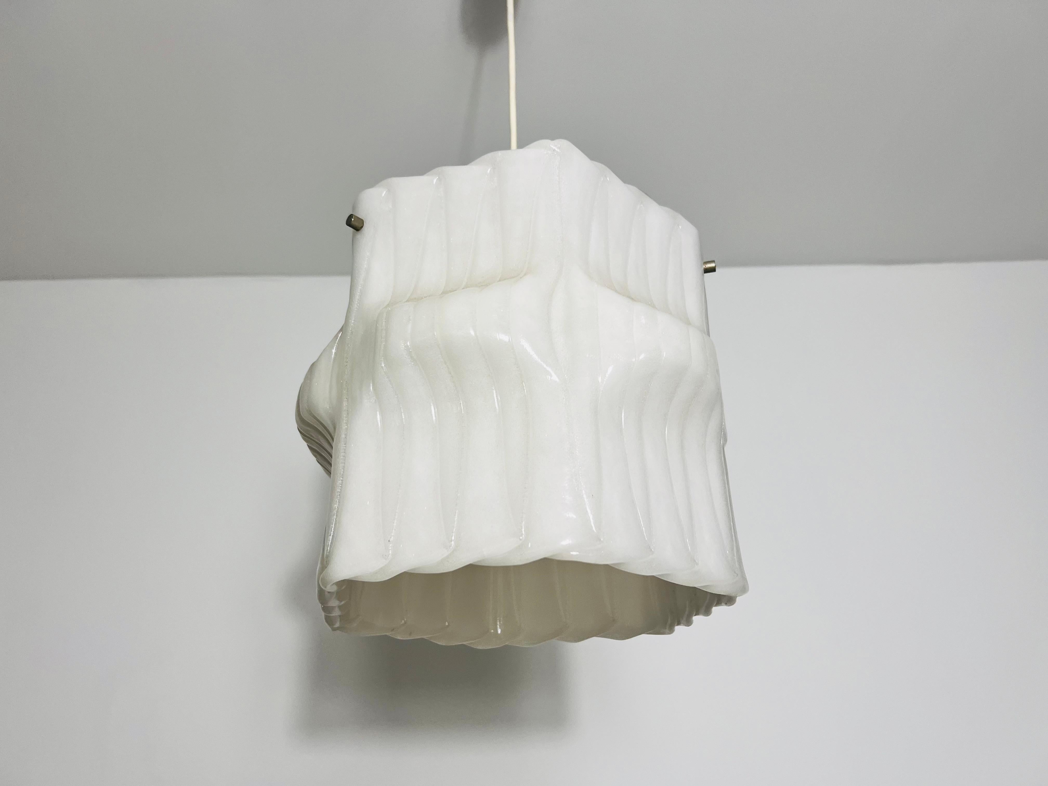 Structured White Pendant Lamp, Germany, 1970s In Good Condition For Sale In Hagenbach, DE