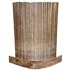 „Strum to Hum, der Boomerang des Klangs“, Sonambient-Skulptur von Val Bertoia