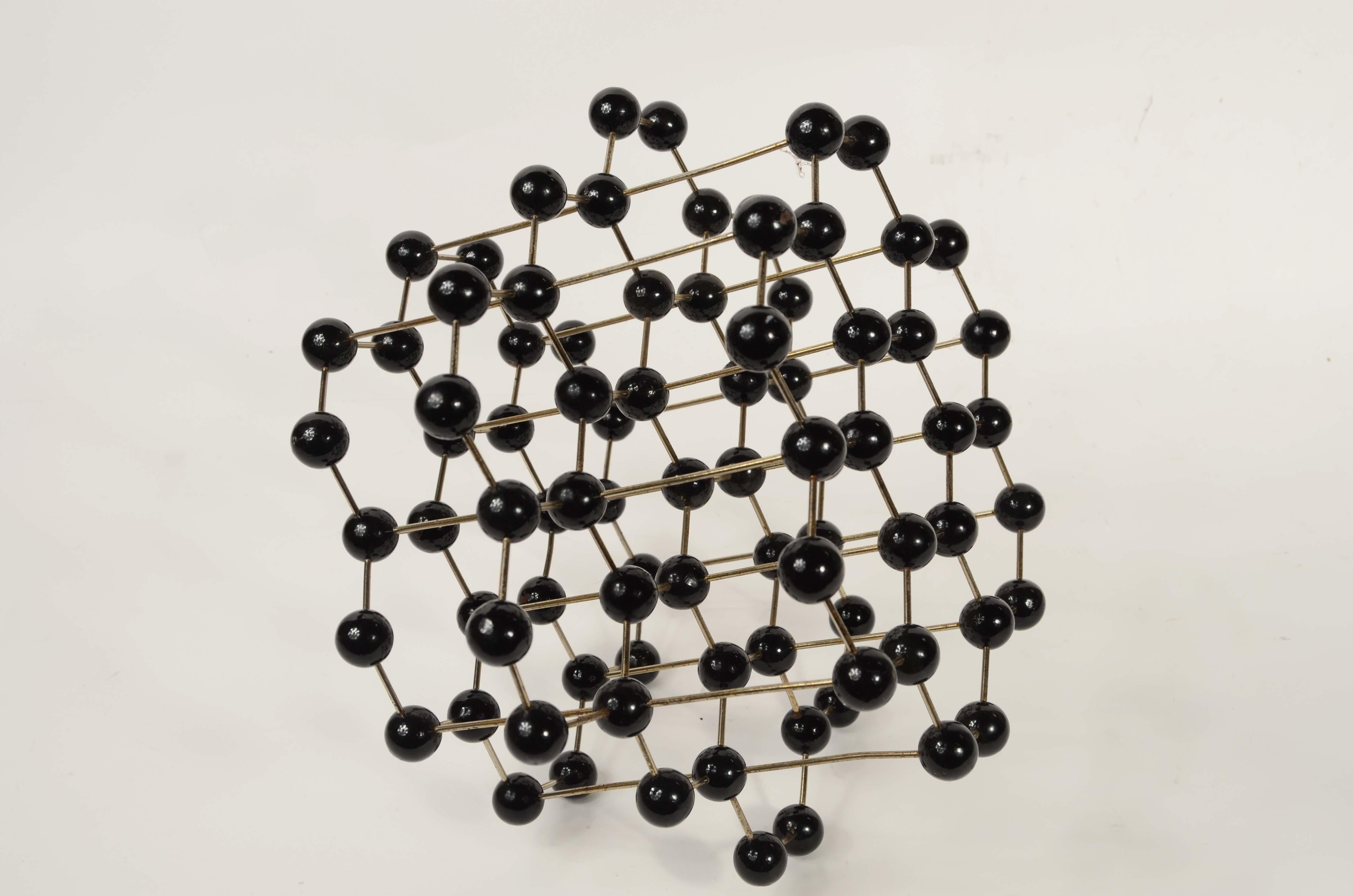 Atomic structure for educational use of metal graphite with Bakelite spheres For Sale 6
