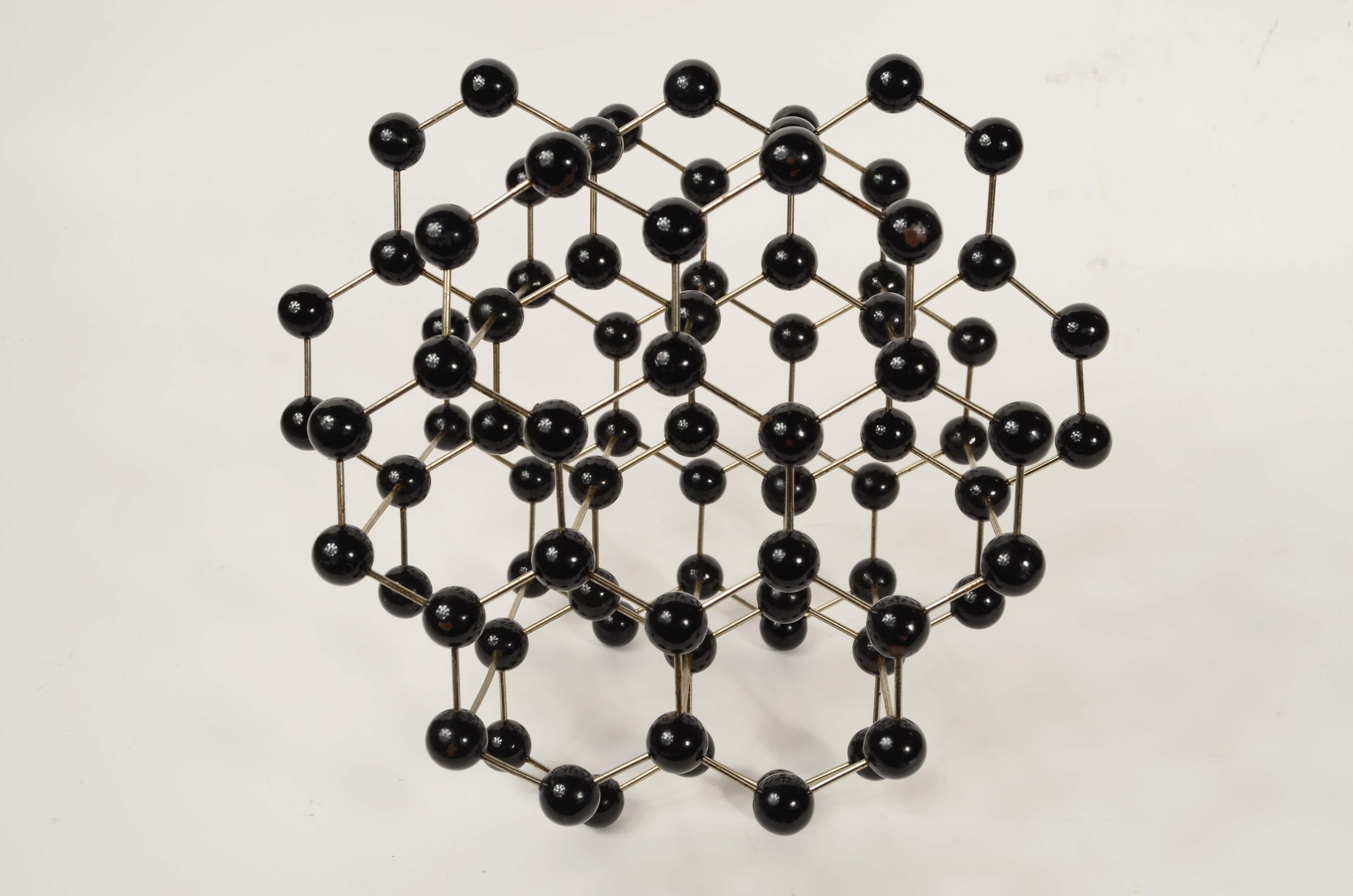 Atomic structure for educational use of metal graphite with Bakelite spheres For Sale 8