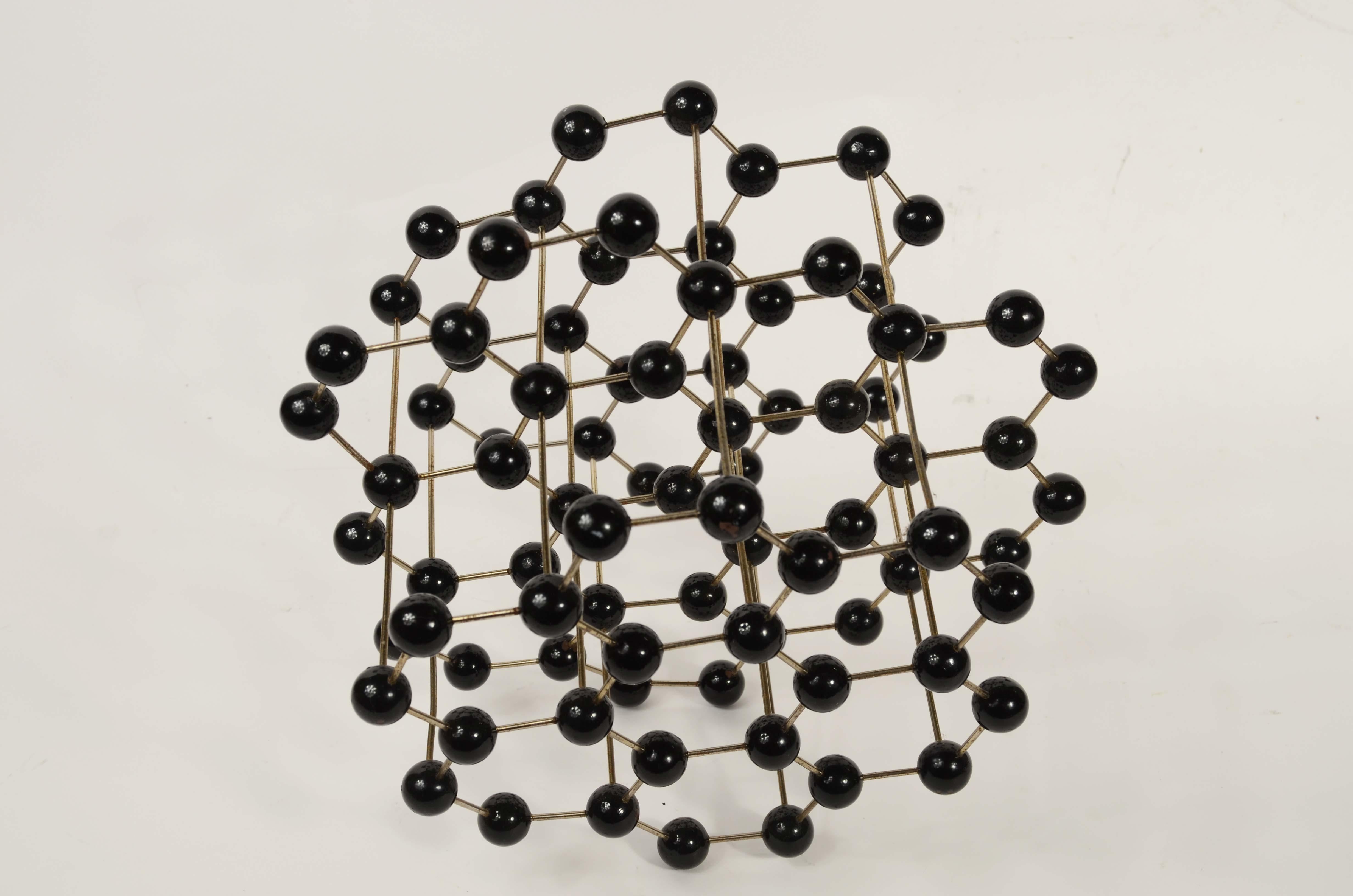 Atomic structure for educational use of metal graphite with Bakelite spheres For Sale 4